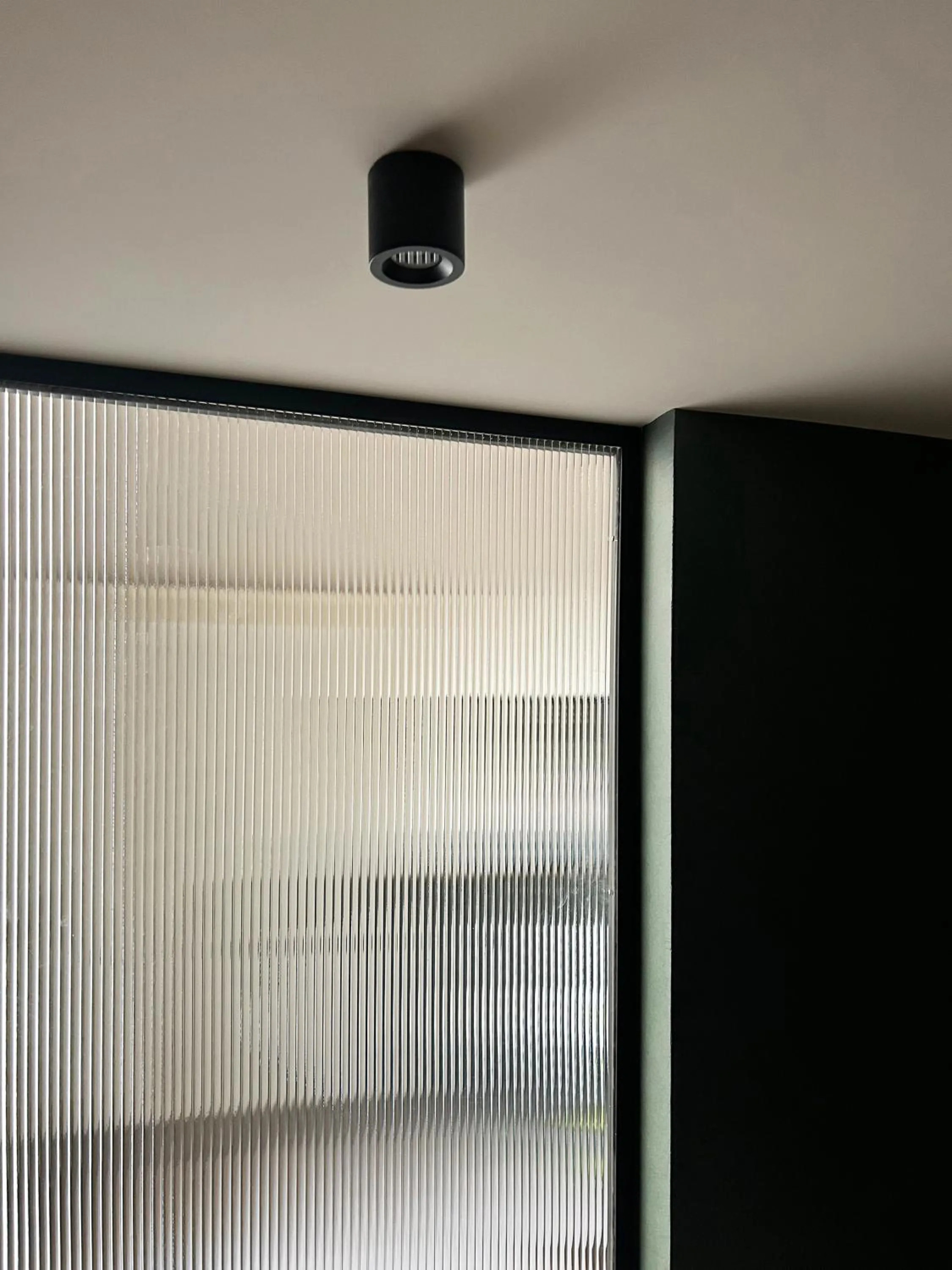 hair dresser in Roiss Haus Suites