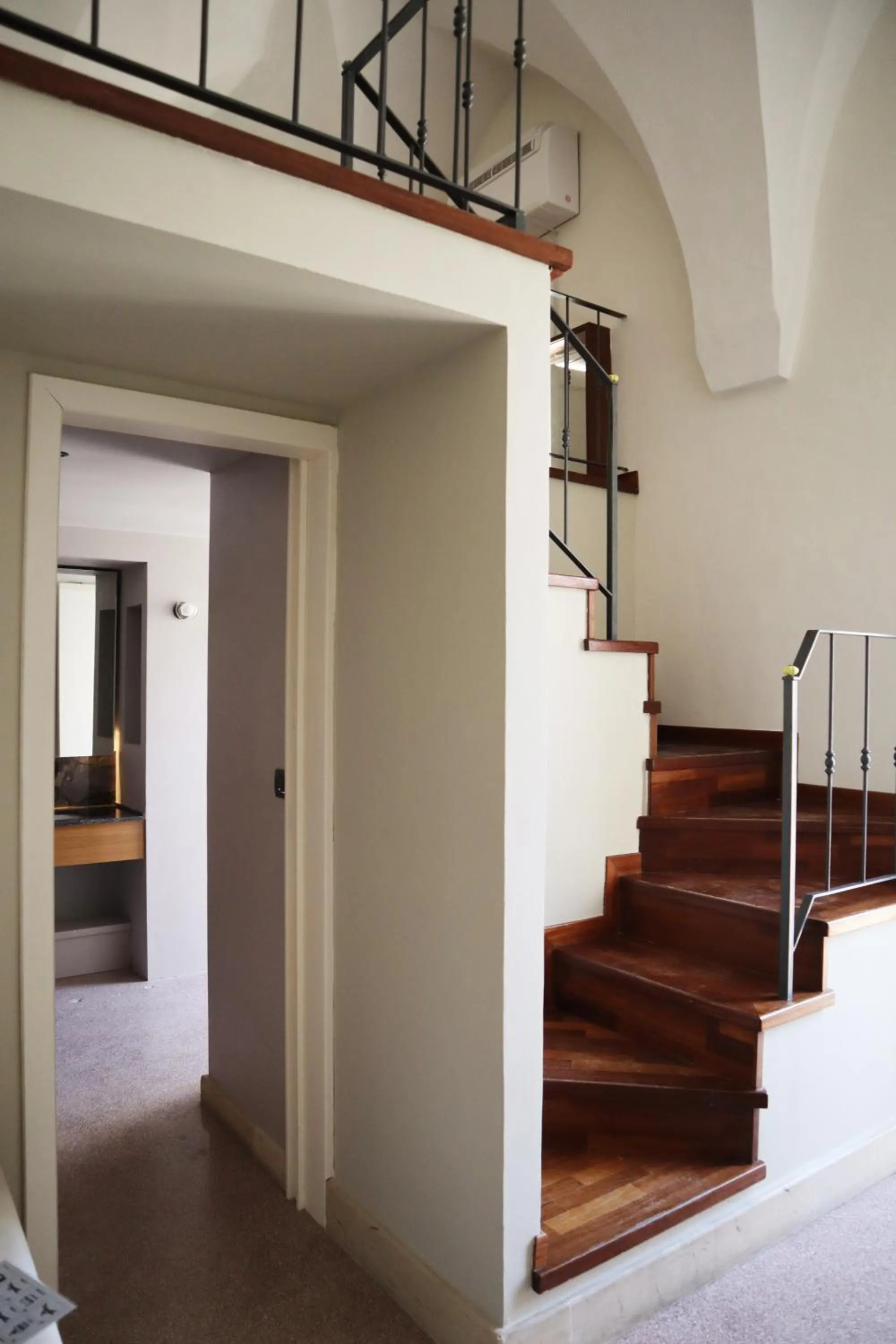 Photo of the whole room in Roiss Haus Suites