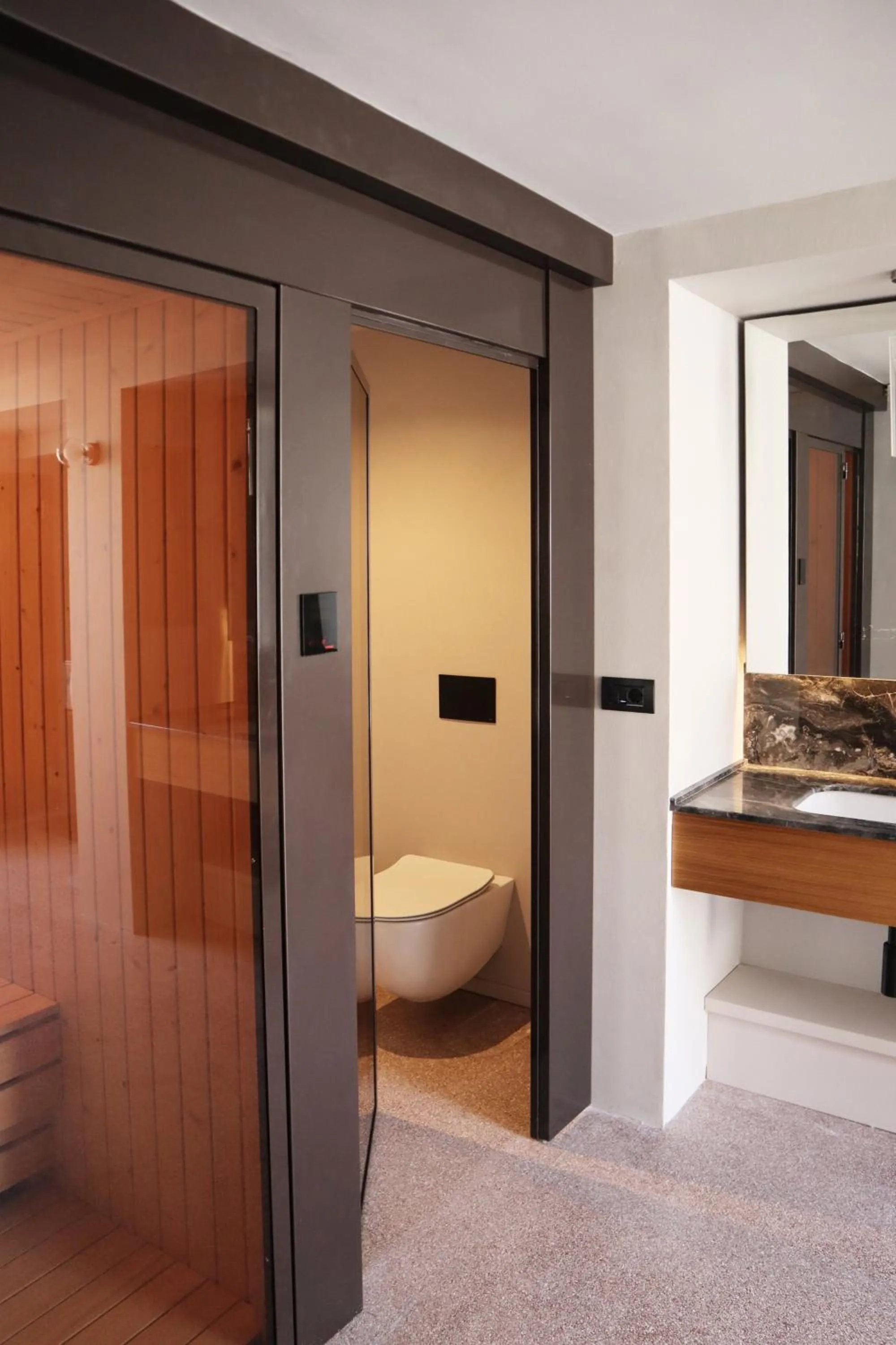 Sauna in Roiss Haus Suites