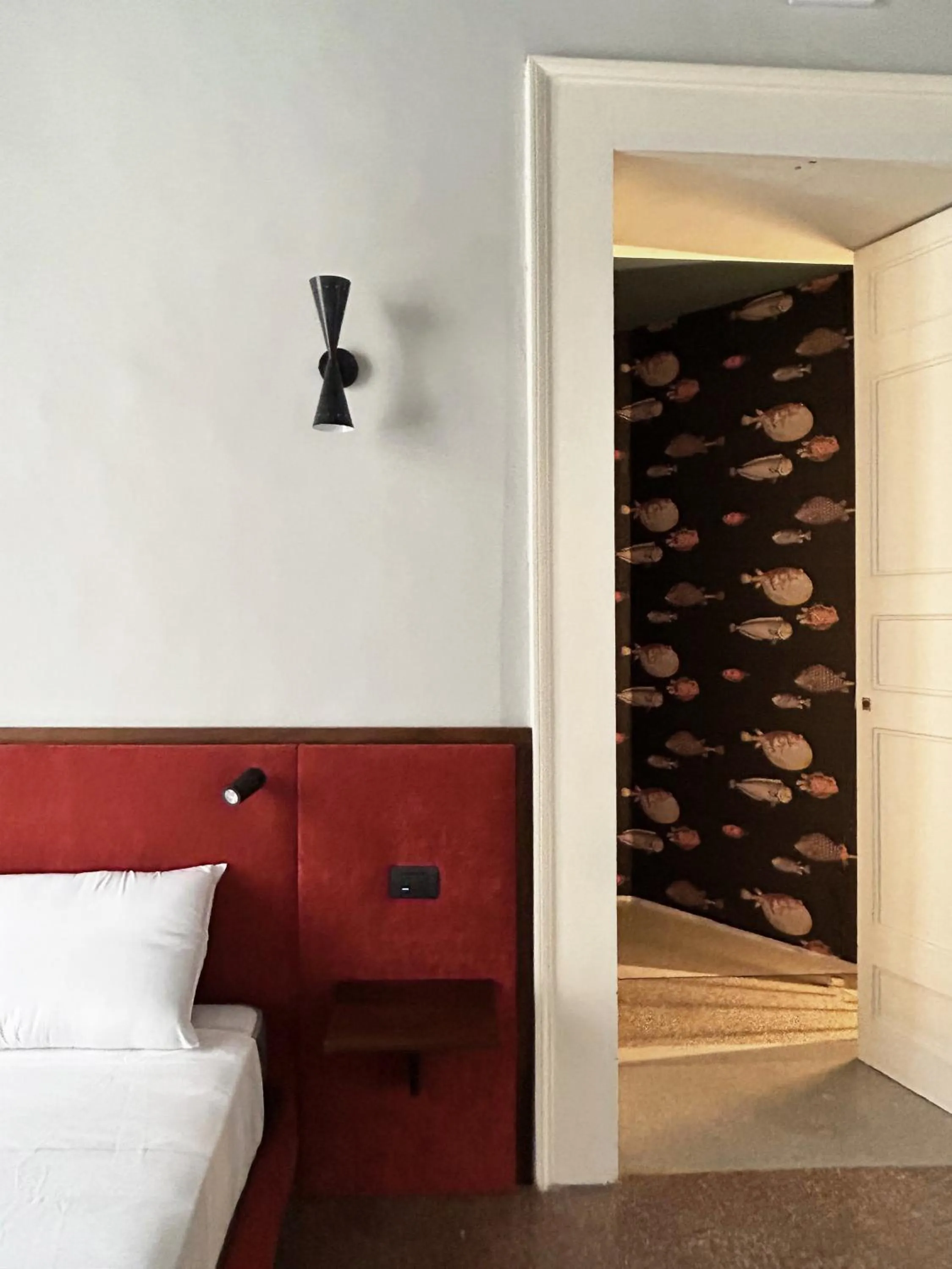 Photo of the whole room, Bed in Roiss Haus Suites