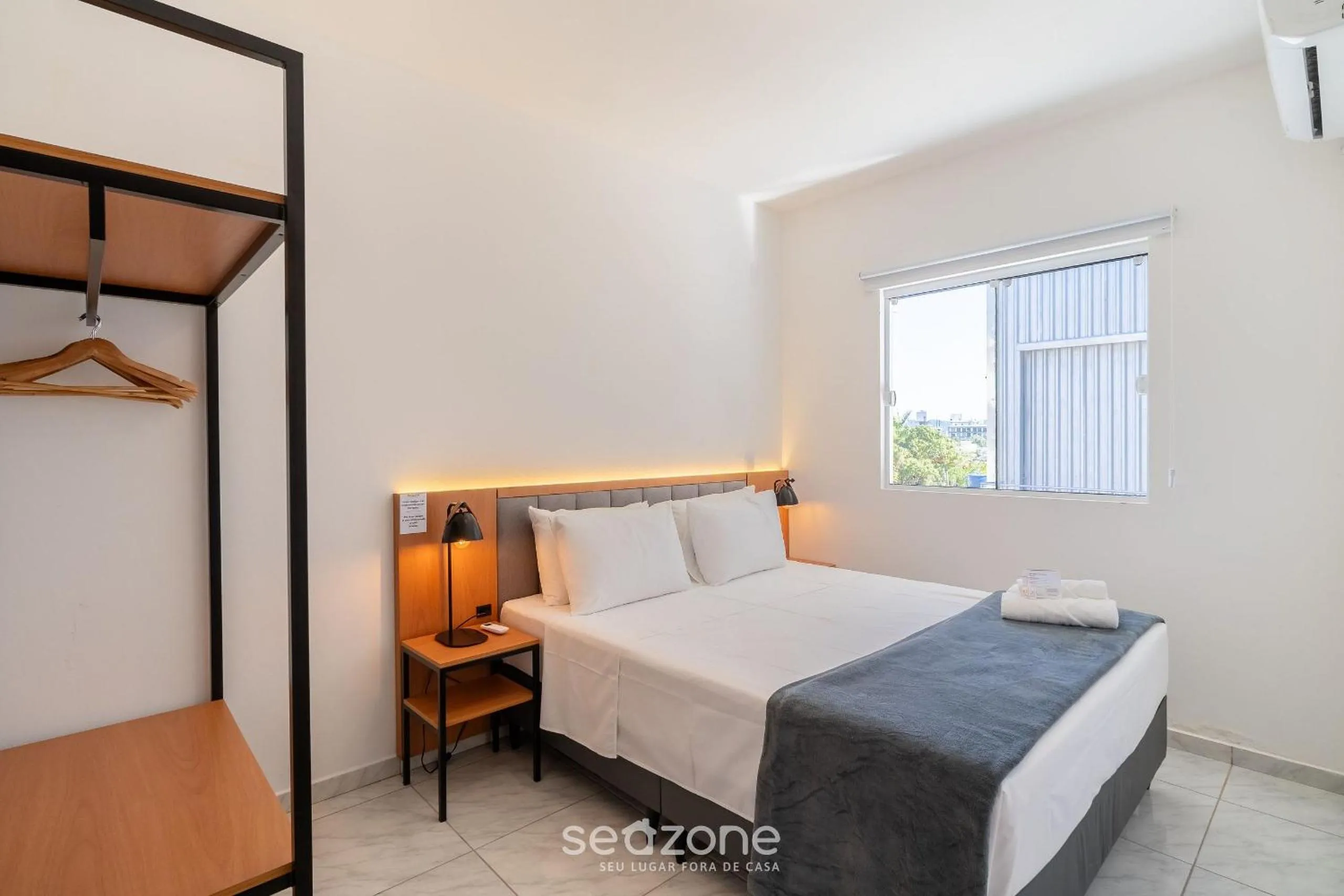 Bedroom, Bed in Apartamentos em Jurerê - JMA