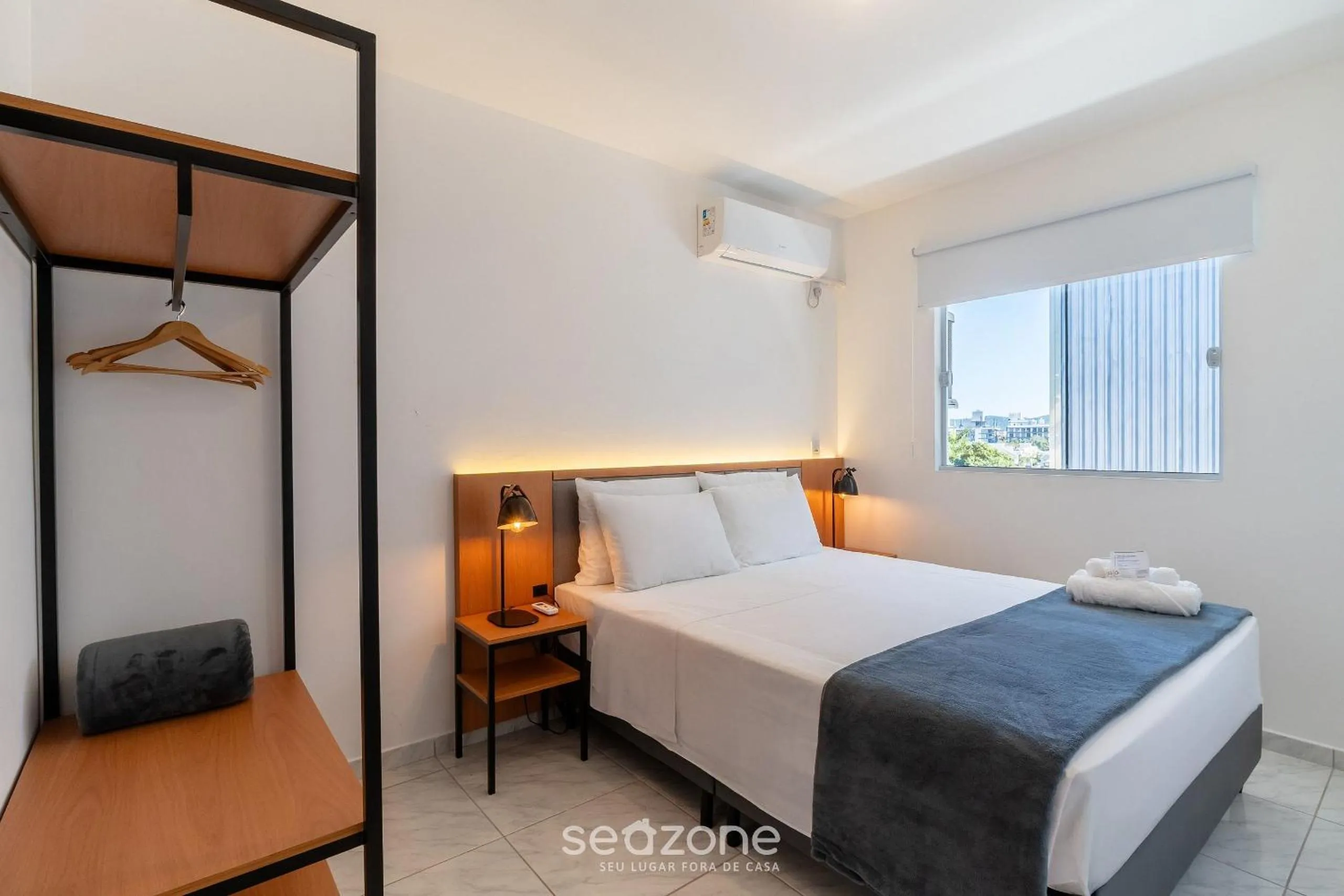 Bedroom, Bed in Apartamentos em Jurerê - JMA