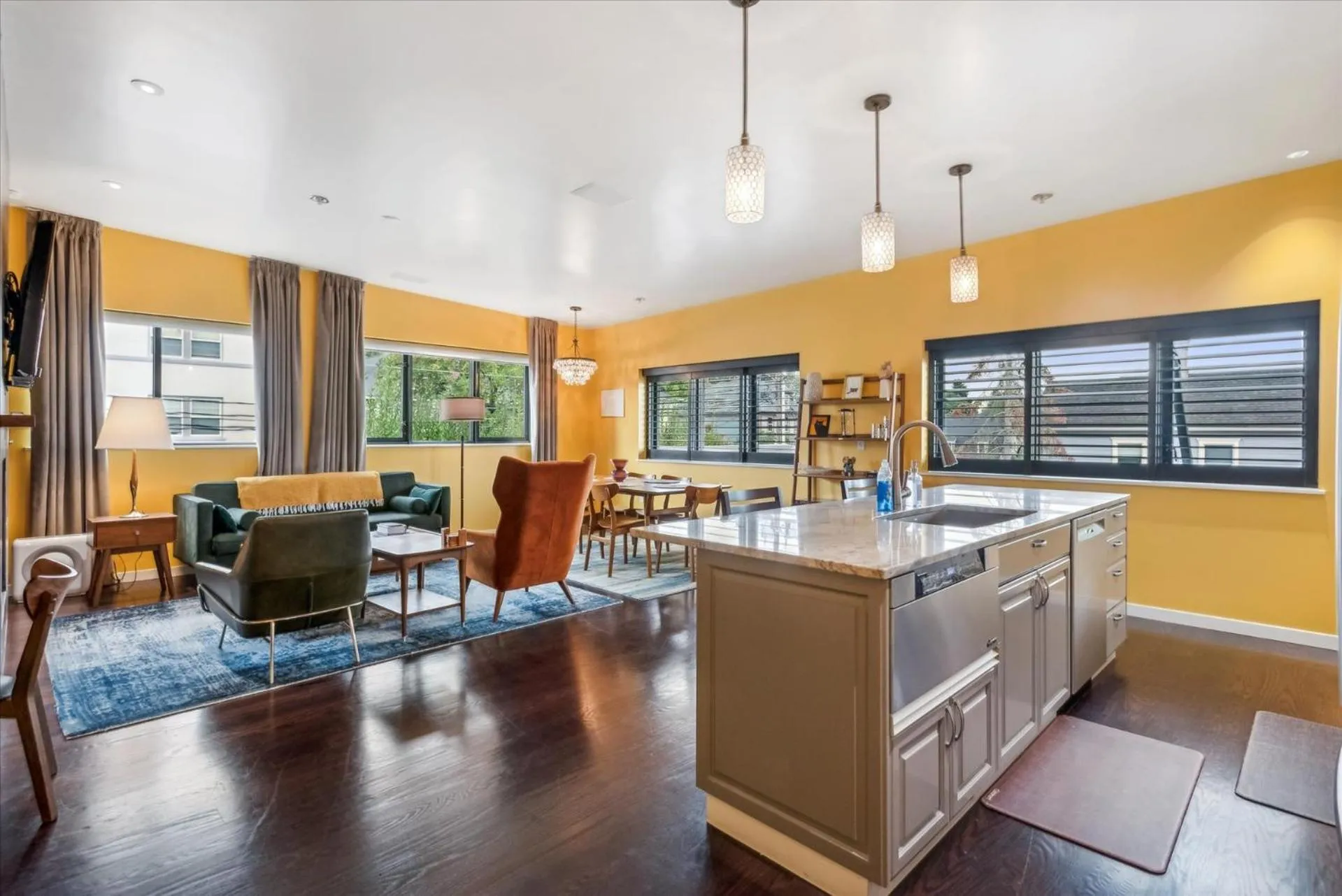 Bed in VioletSuitesPDX Boutique Hotel