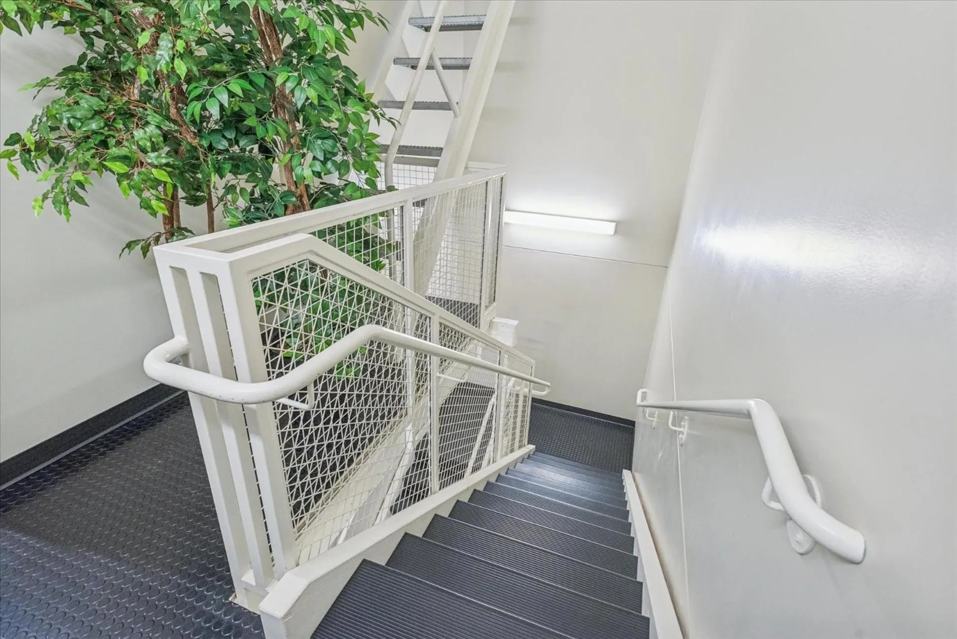 VioletSuitesPDX Boutique Hotel