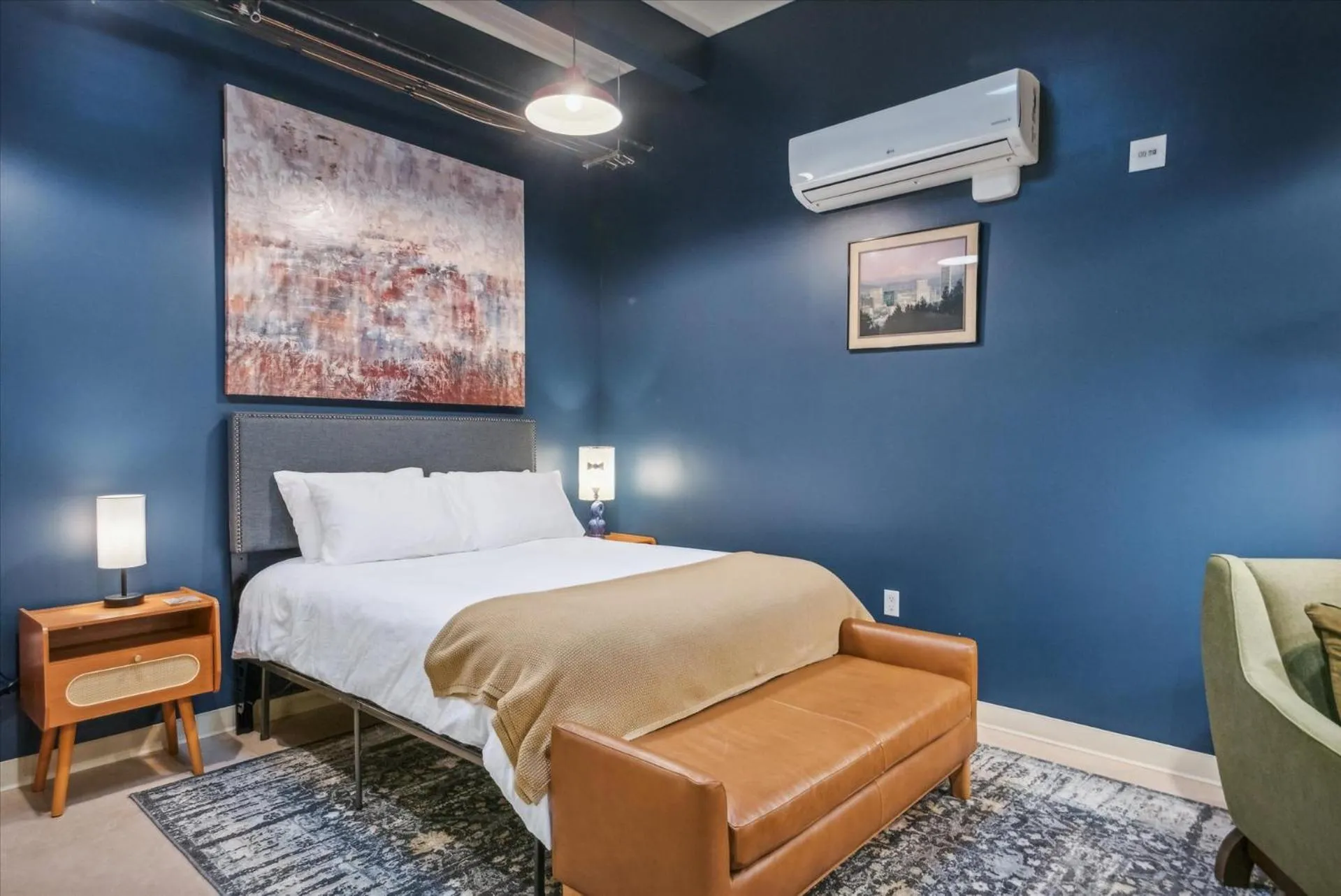 Bed in VioletSuitesPDX Boutique Hotel