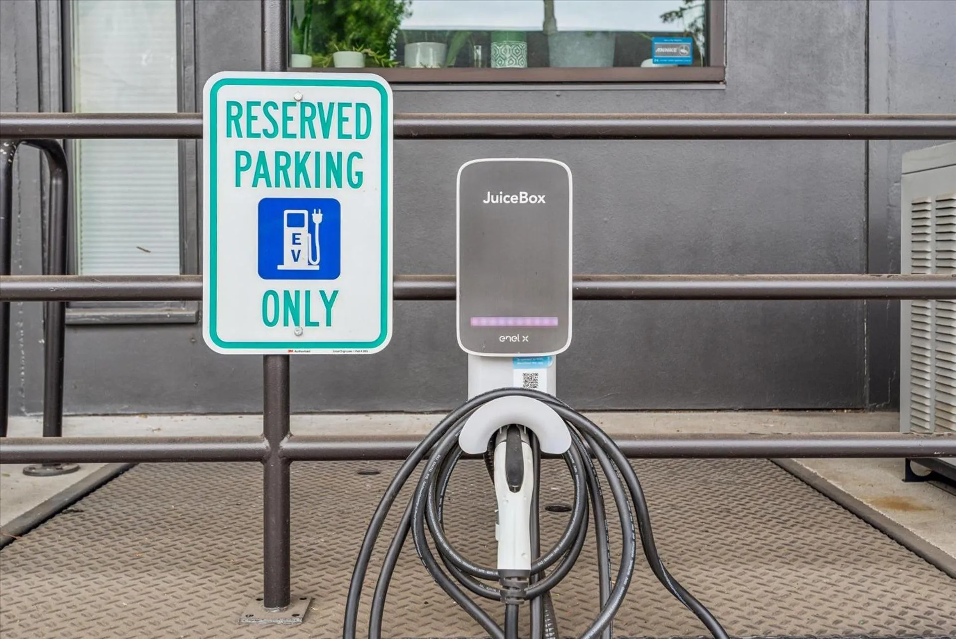 VioletSuitesPDX Boutique Hotel