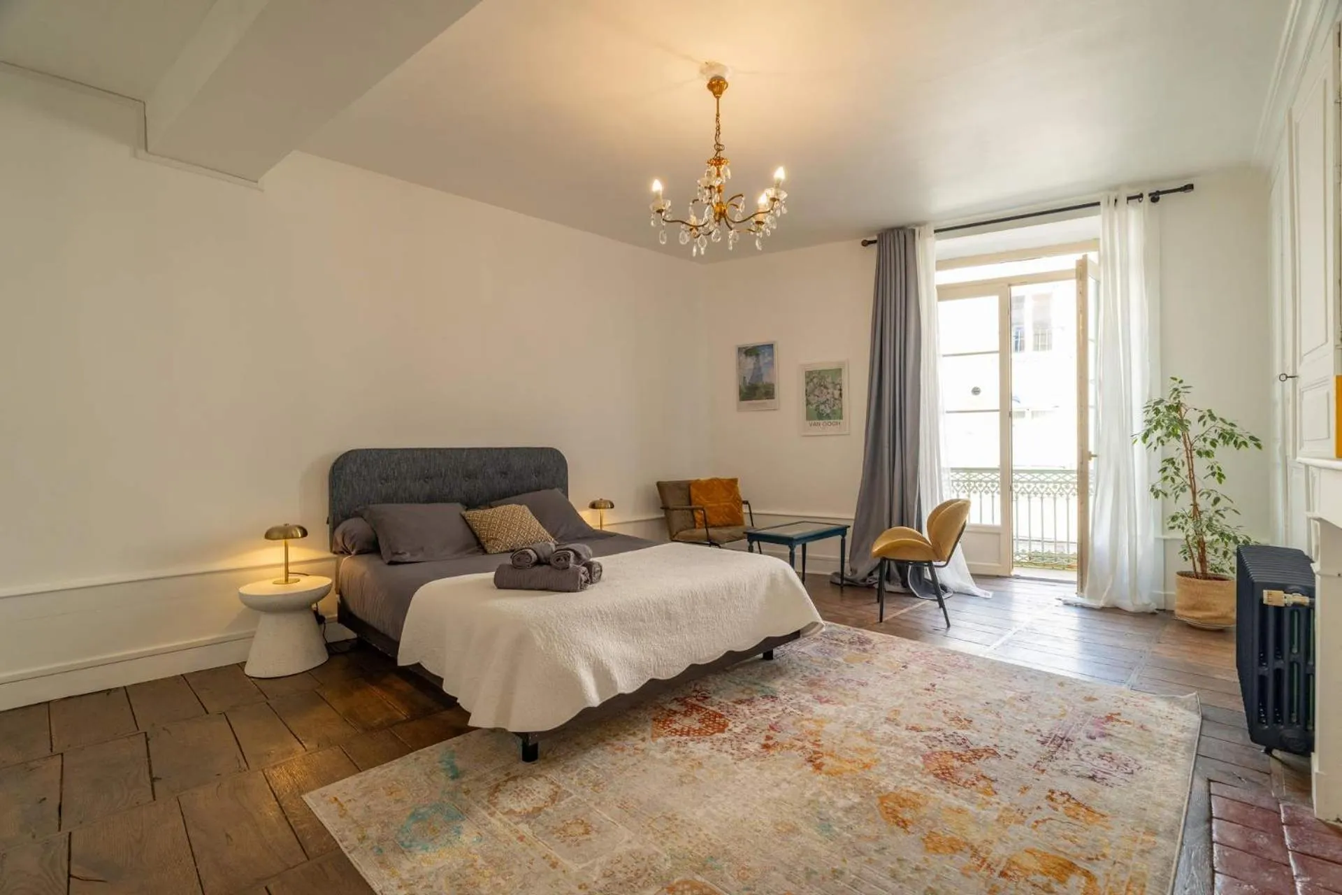 Photo of the whole room, Bed in Les Suites de Bellac