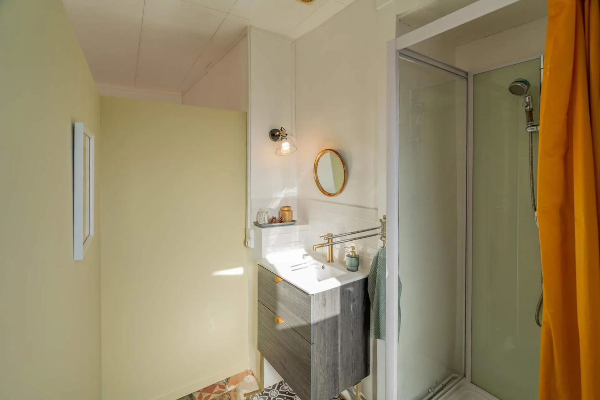 Bathroom in Les Suites de Bellac