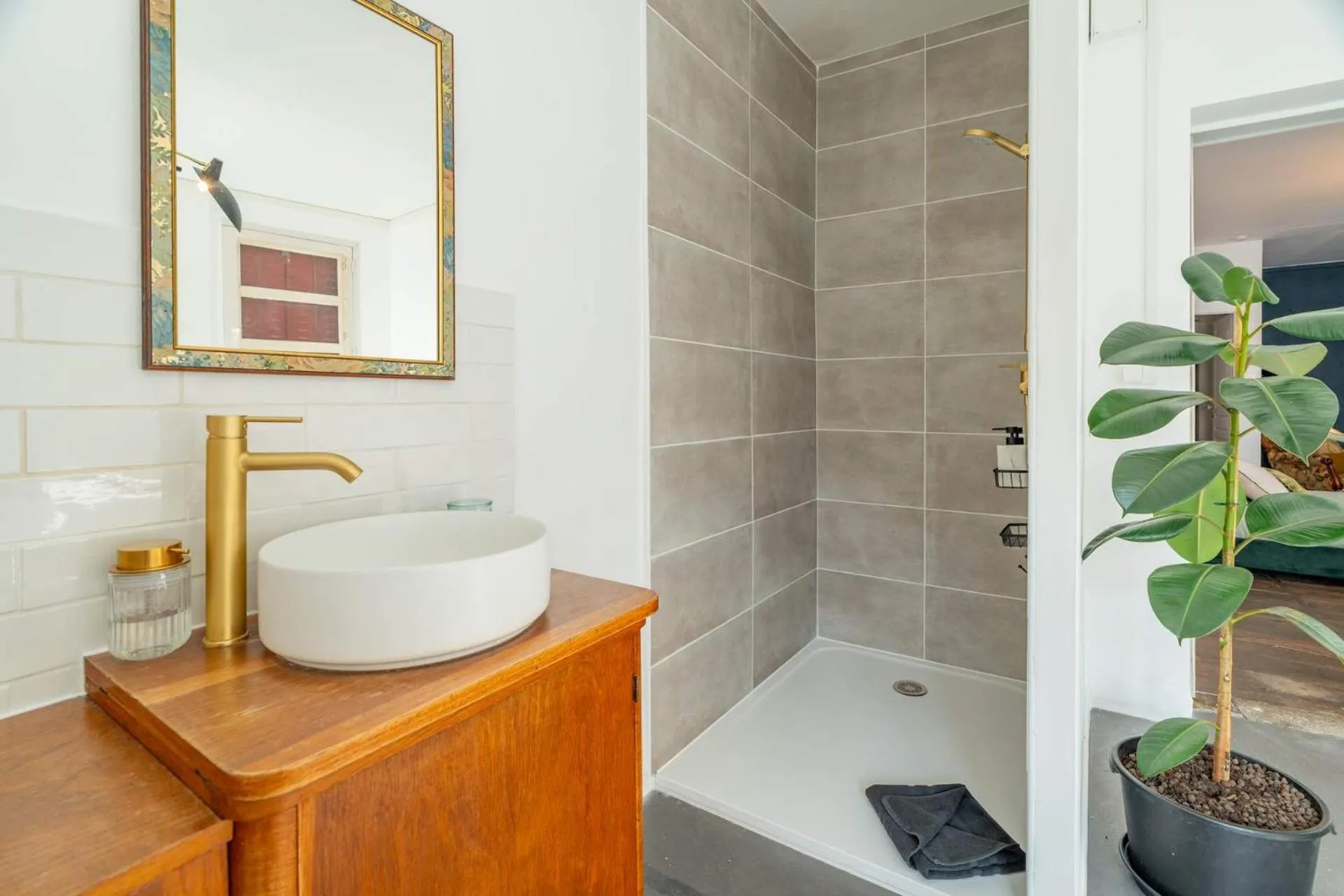 Shower in Les Suites de Bellac