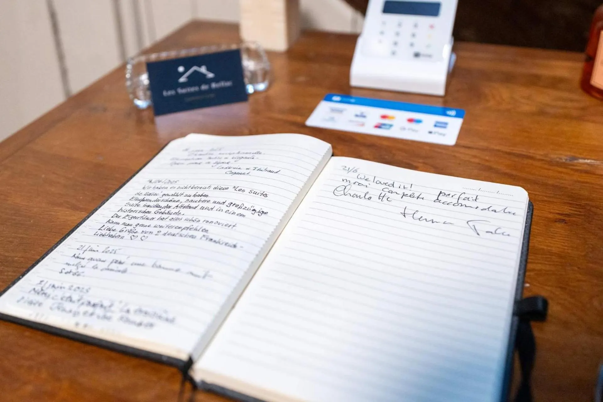 Text overlay in Les Suites de Bellac