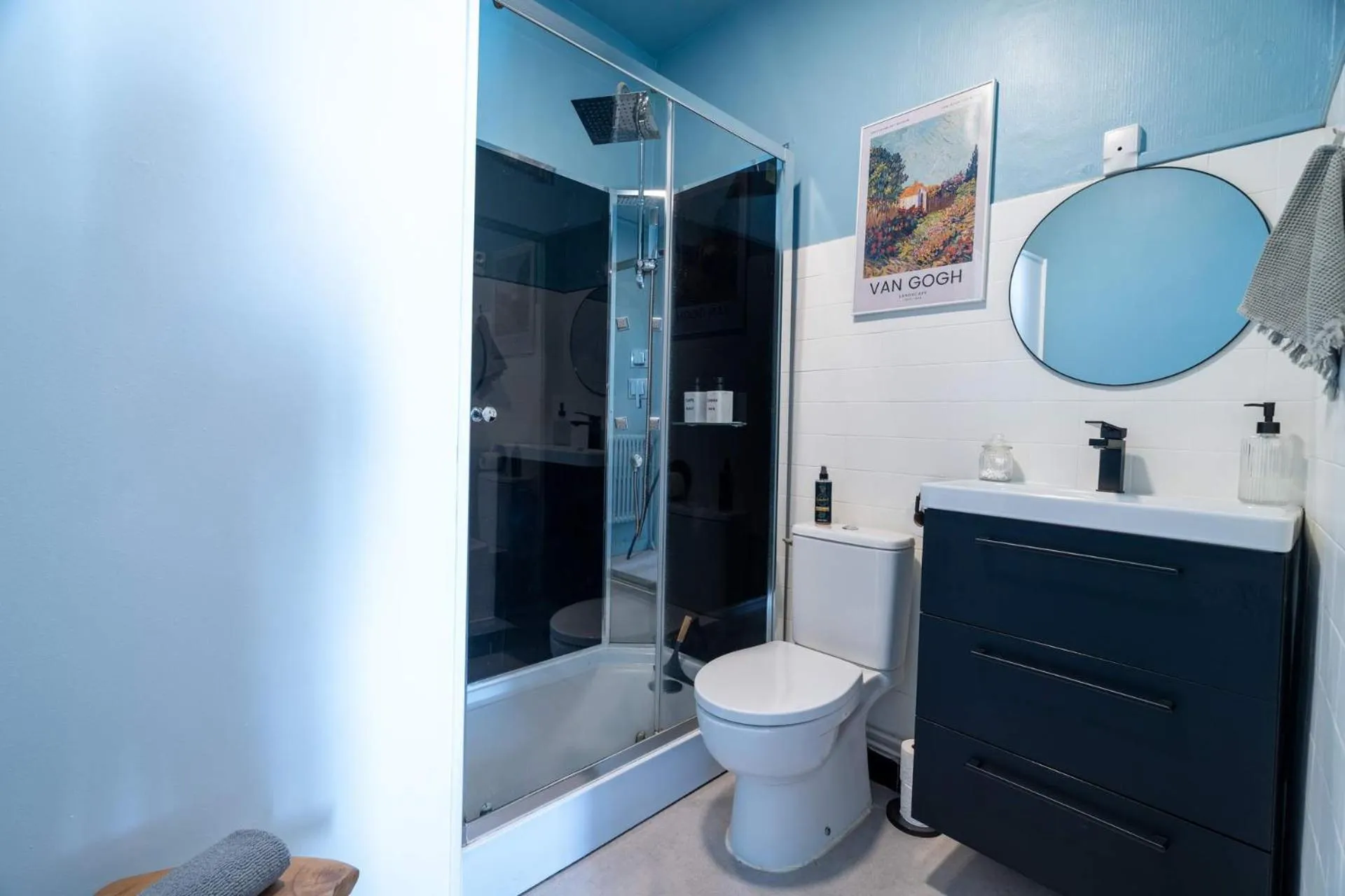 Bathroom in Les Suites de Bellac