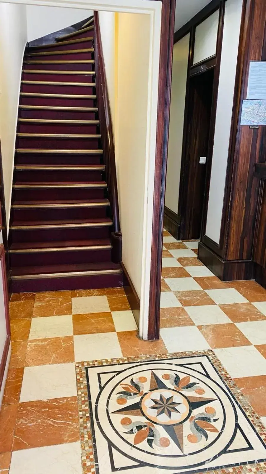 Twin Room with Shower in Hôtel Paris Gambetta Twin Room with Shower in Hôtel Paris Gambetta