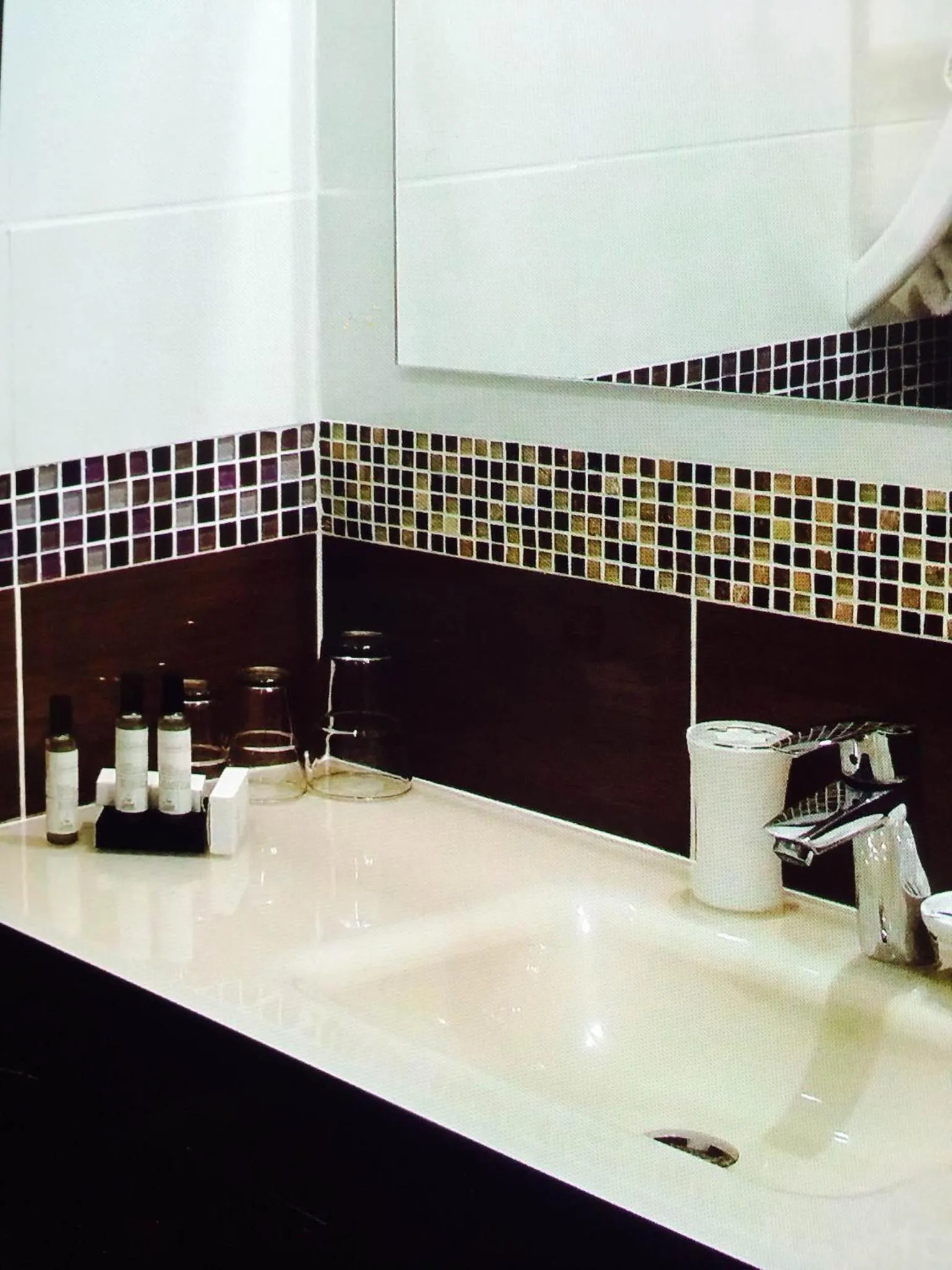 Bathroom in Hôtel Paris Gambetta