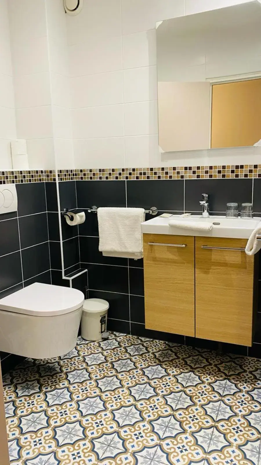 Twin Room with Shower in Hôtel Paris Gambetta Twin Room with Shower in Hôtel Paris Gambetta