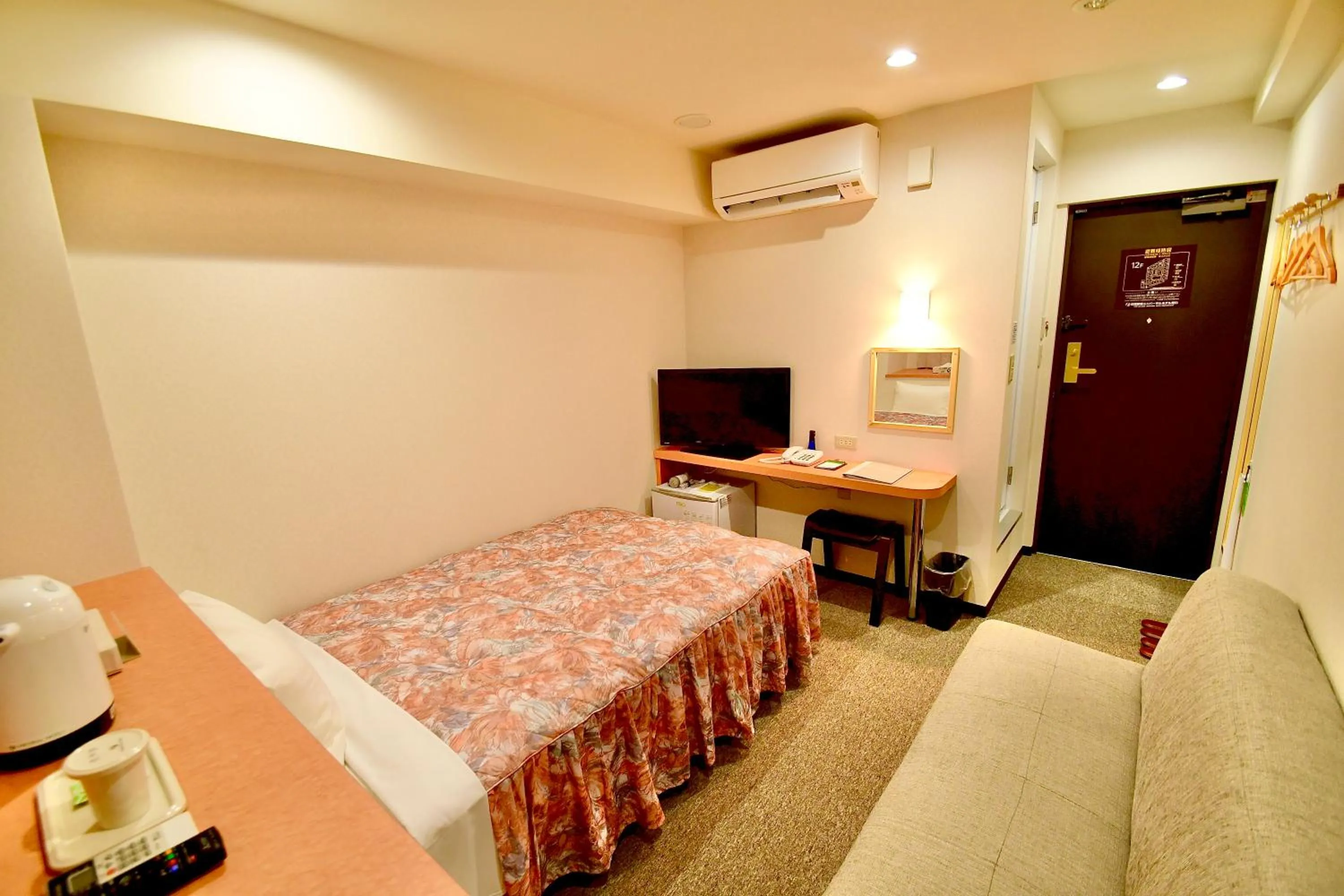 Photo of the whole room, Bed in Himeji Ekimae Universal Hotel Minamiguchi