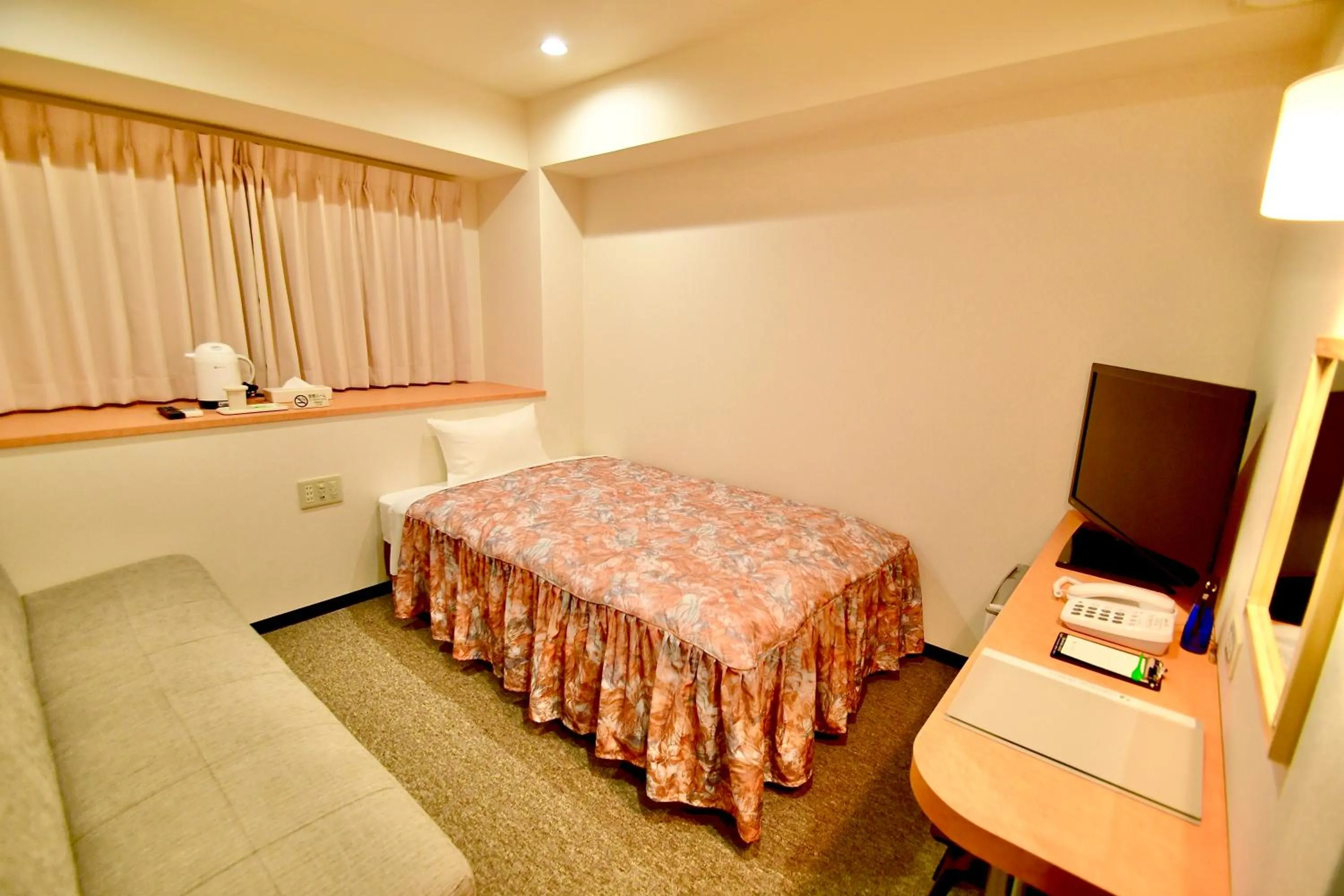 Photo of the whole room, Bed in Himeji Ekimae Universal Hotel Minamiguchi