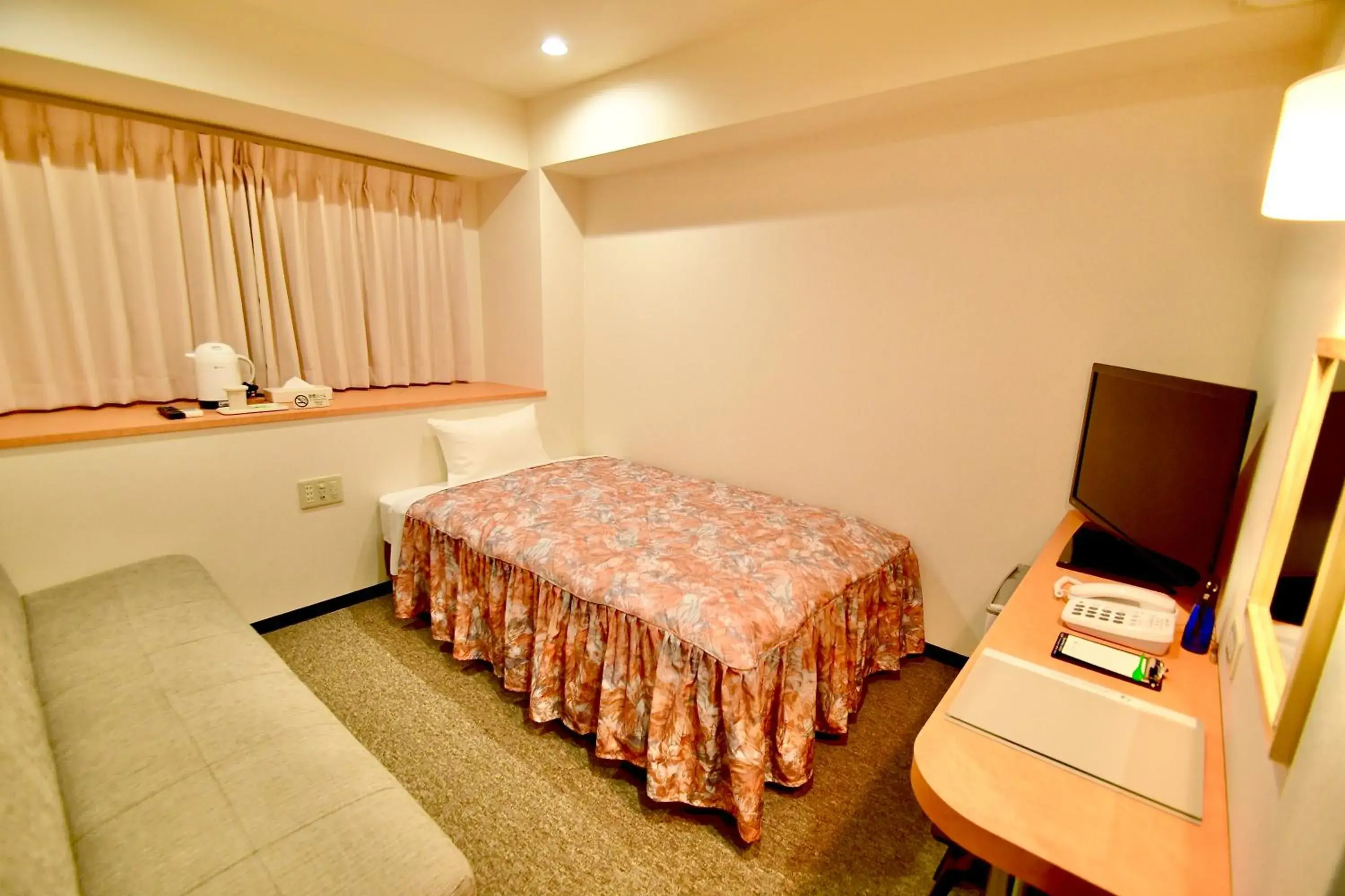 Photo of the whole room, Bed in Himeji Ekimae Universal Hotel Minamiguchi Photo of the whole room, Bed in Himeji Ekimae Universal Hotel Minamiguchi