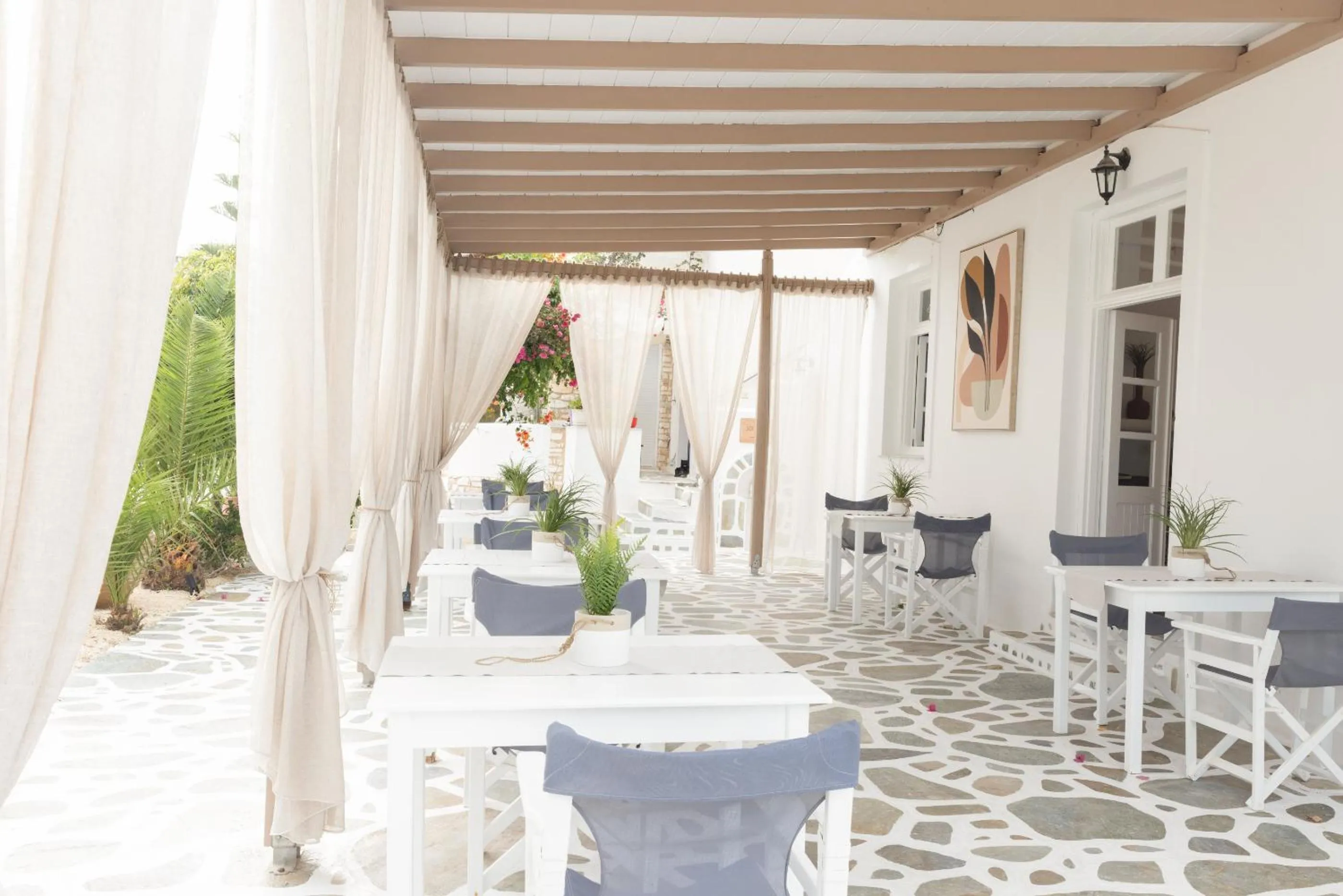 Restaurant/places to eat in Acoya Residences