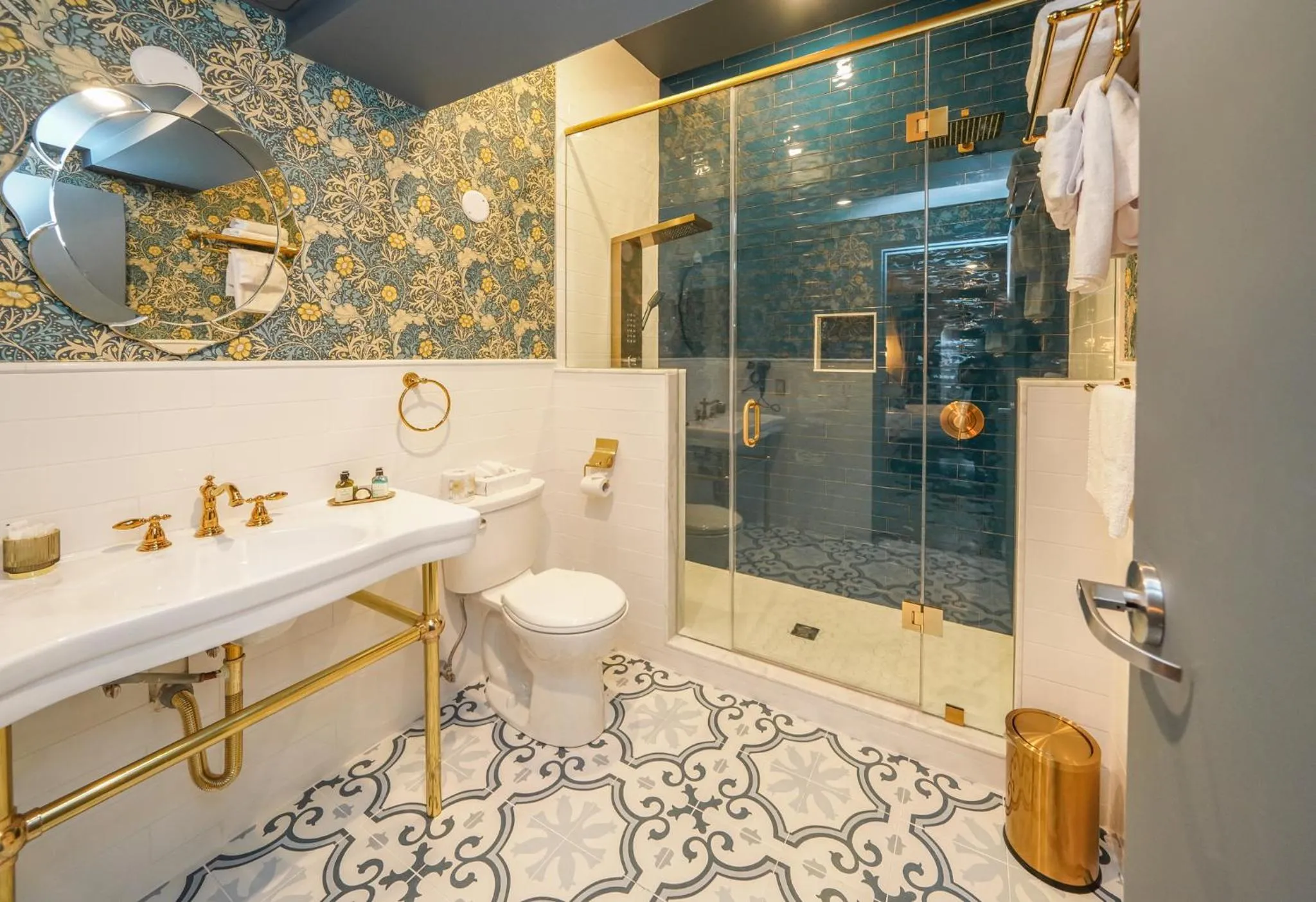 Shower in Niagara Grandview Boutique Hotel