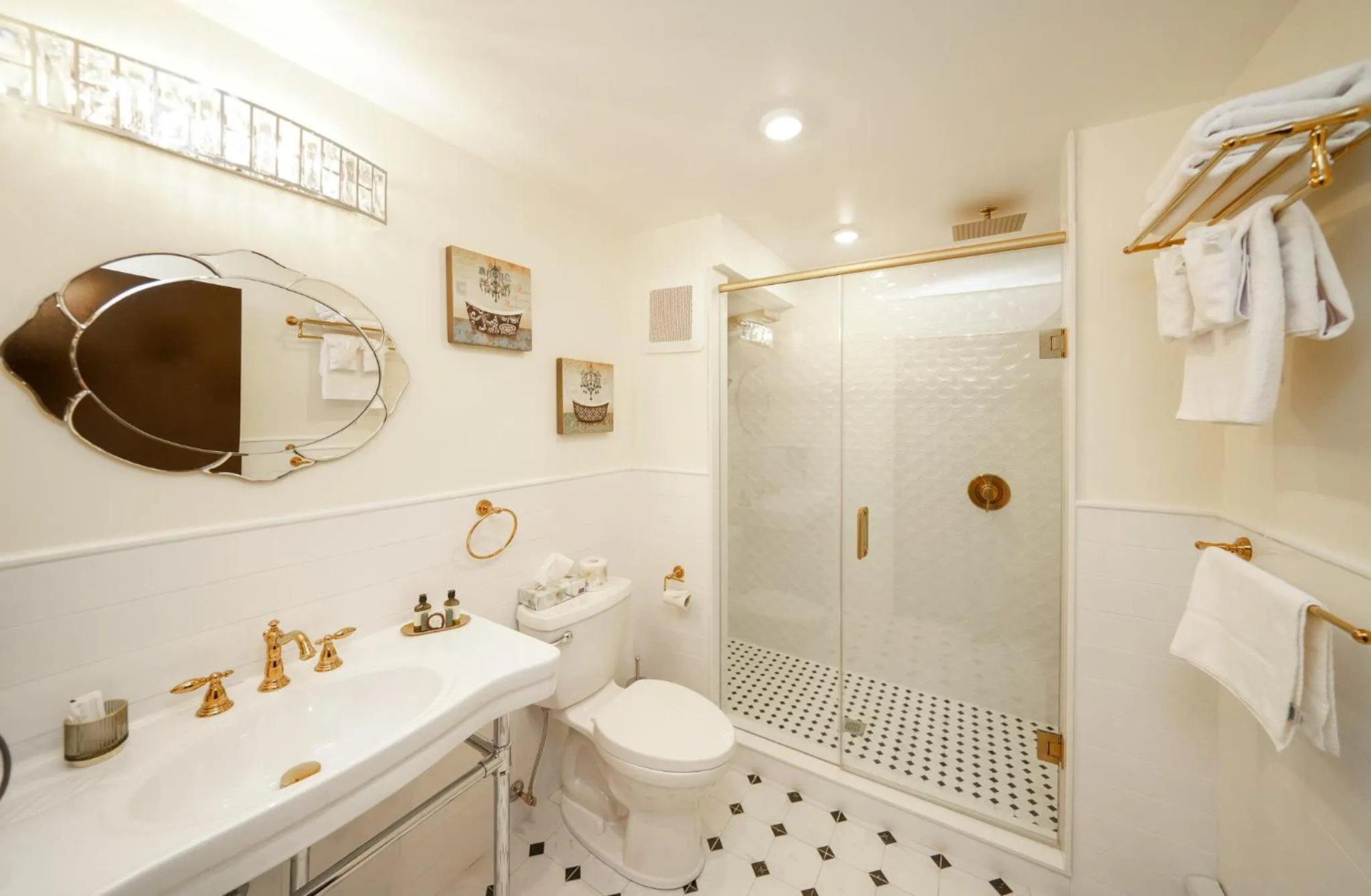 Shower in Niagara Grandview Boutique Hotel