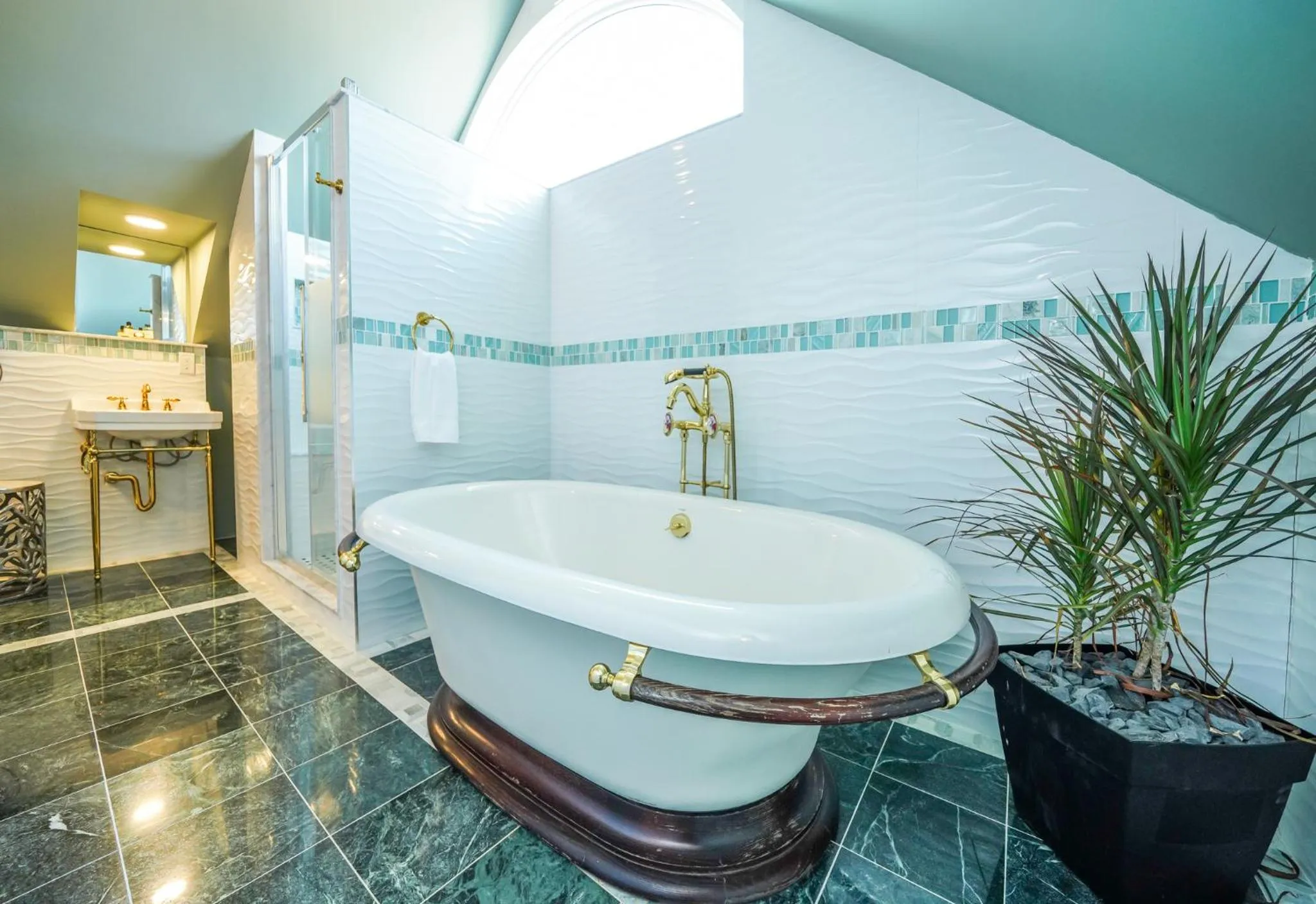 Shower in Niagara Grandview Boutique Hotel