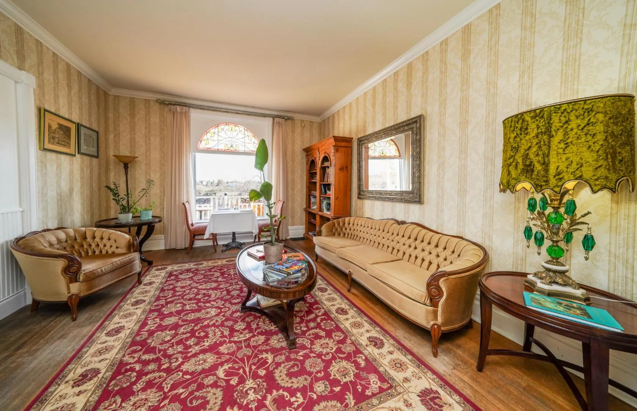 Living room in Niagara Grandview Boutique Hotel