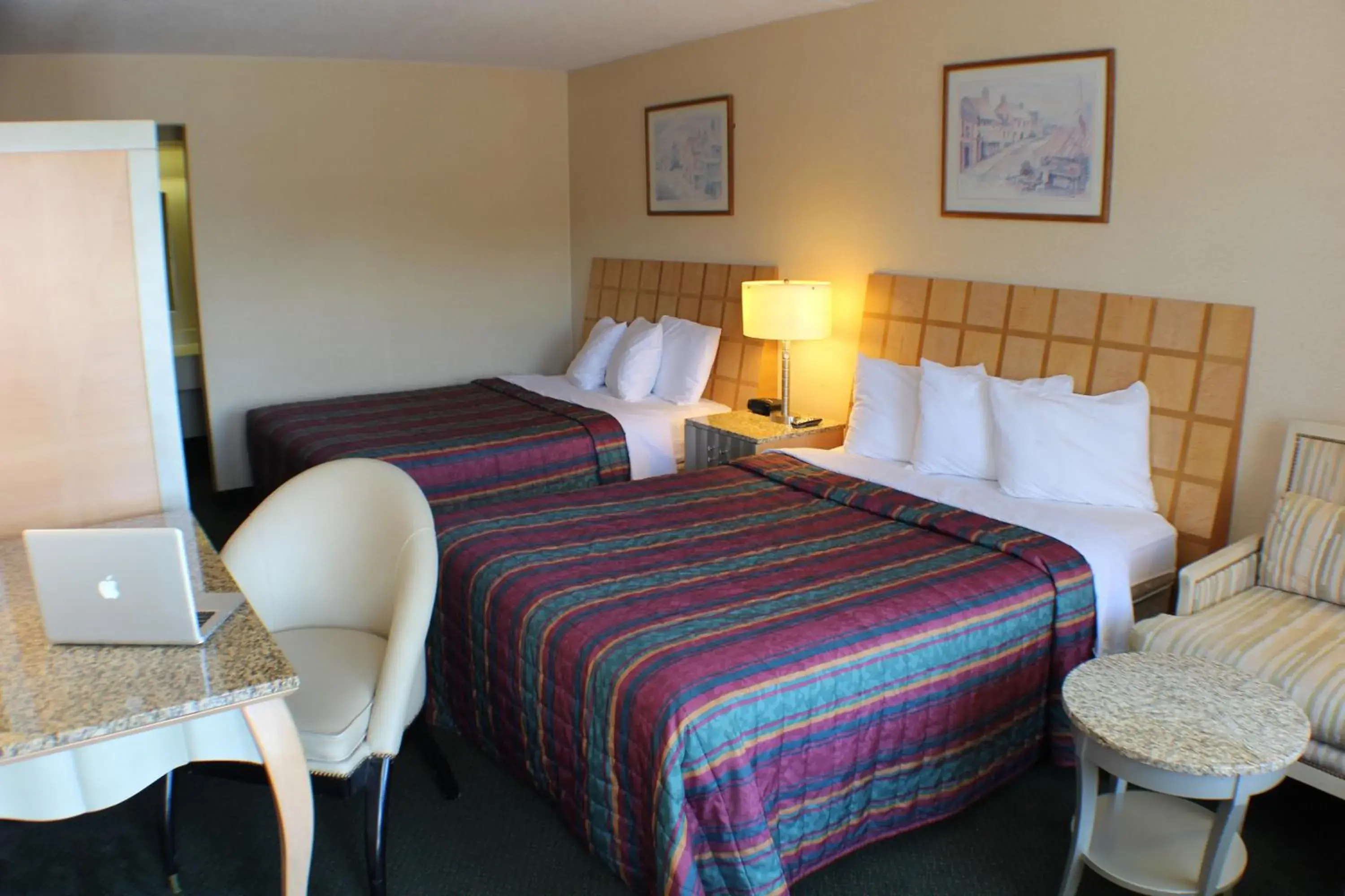 Photo of the whole room, Bed in Days Inn by Wyndham Greeneville Photo of the whole room, Bed in Days Inn by Wyndham Greeneville