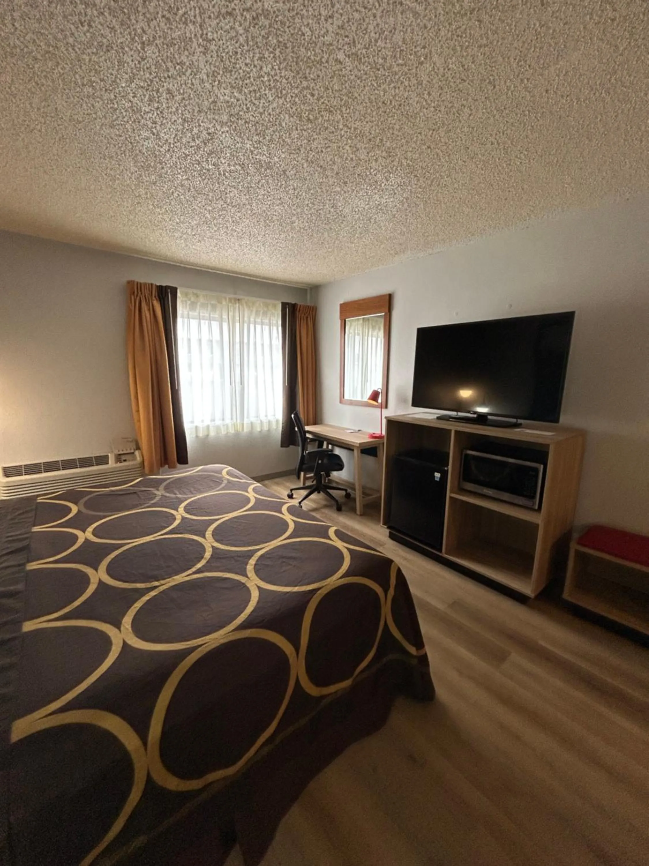 Bedroom, Bed in Super 8 by Wyndham Sterling CO