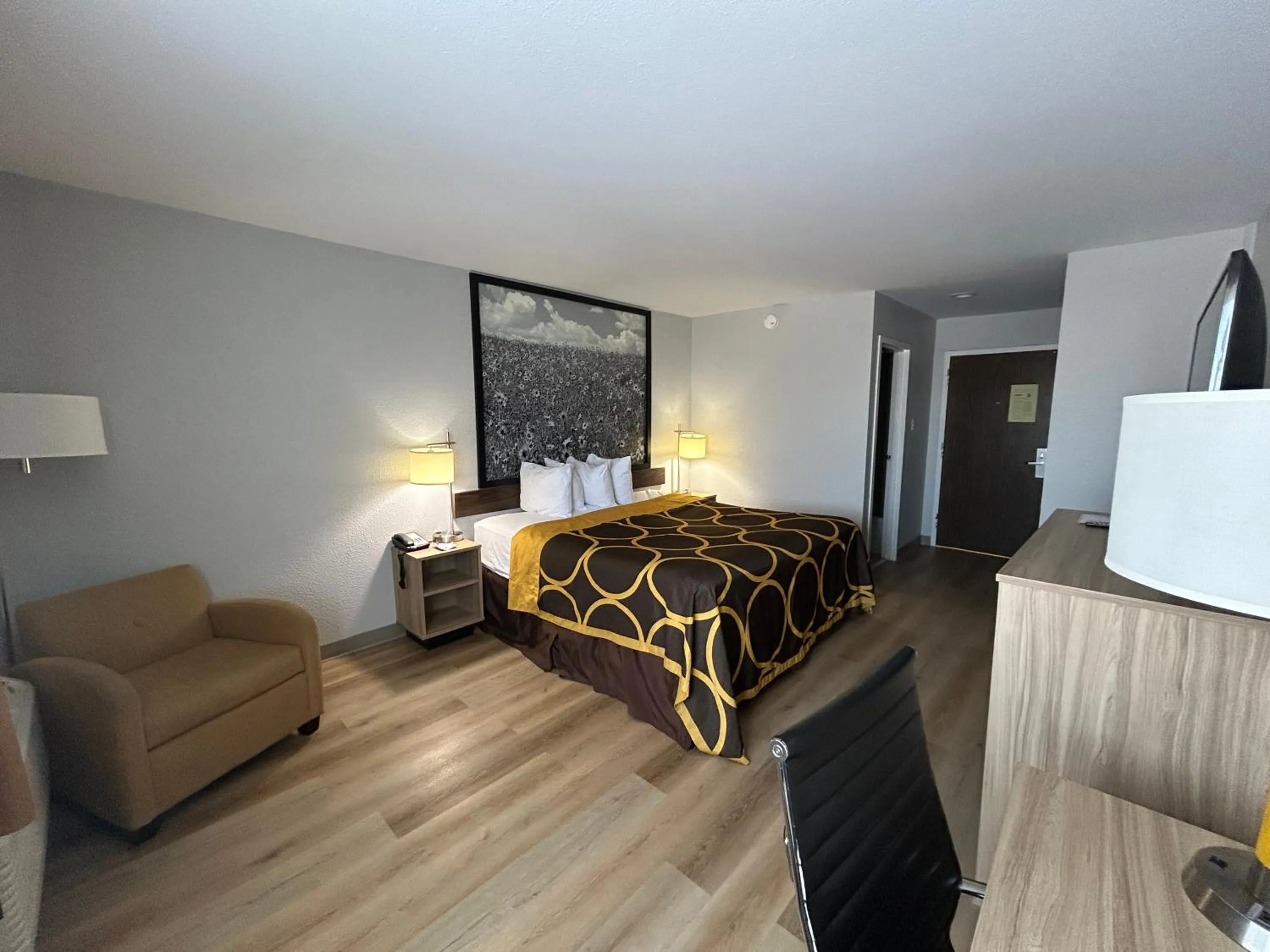 Photo of the whole room, Bed in Super 8 by Wyndham Sterling CO