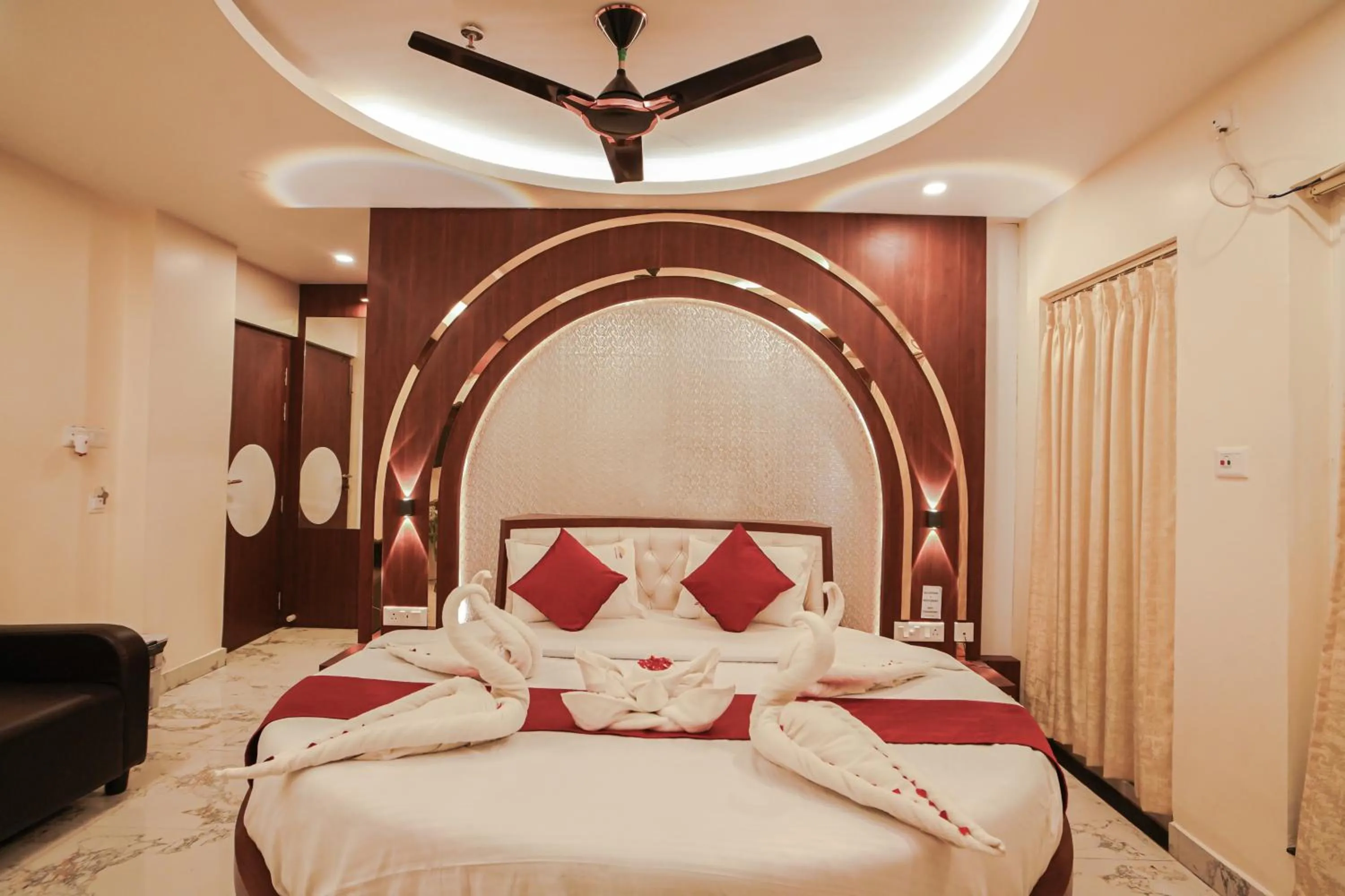 Bed in HOTEL ALLISHAN !! Couple Friendly Hotel Near Science City !!