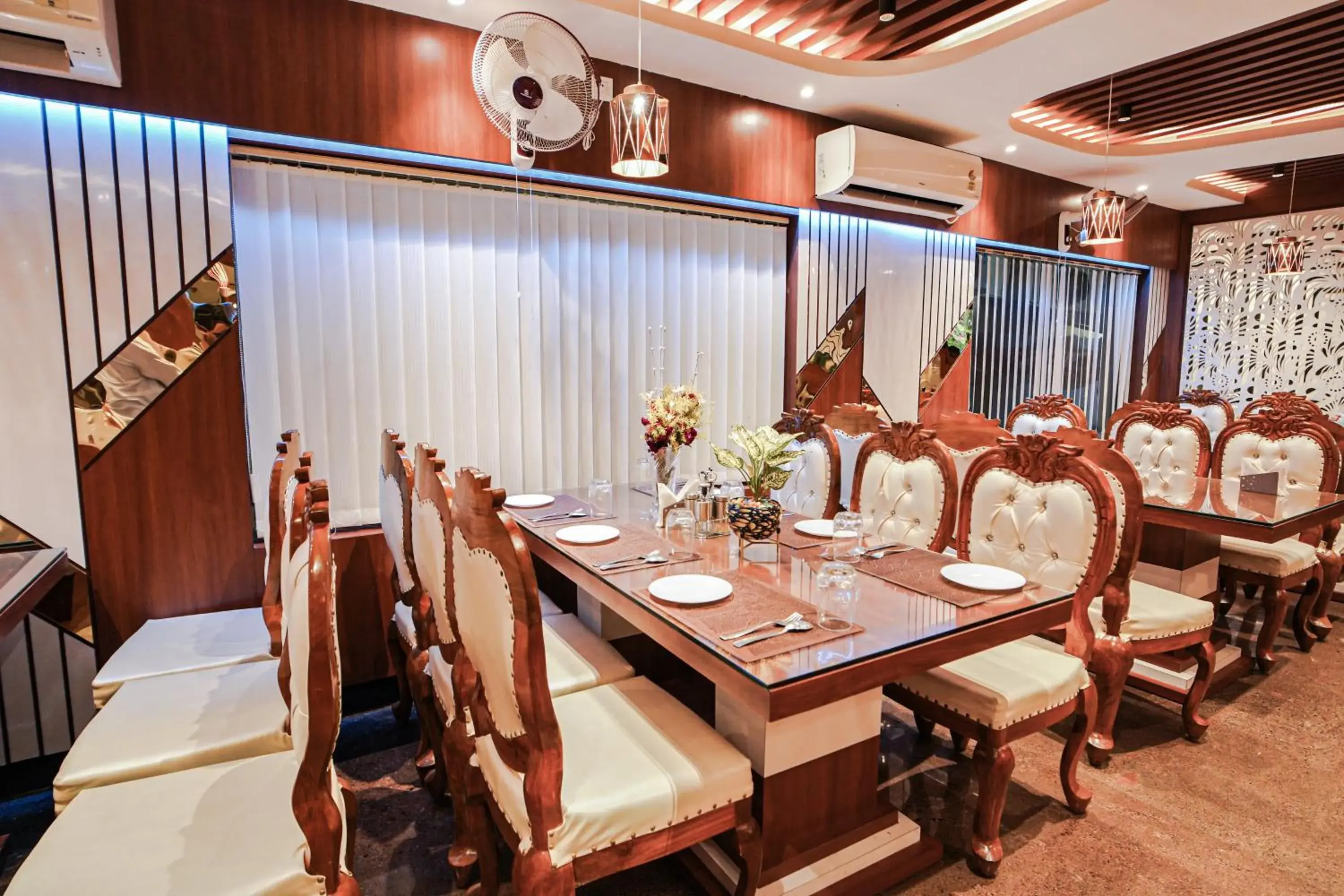 Restaurant/places to eat in HOTEL ALLISHAN !! Couple Friendly Hotel Near Science City !! Restaurant/places to eat in HOTEL ALLISHAN !! Couple Friendly Hotel Near Science City !!