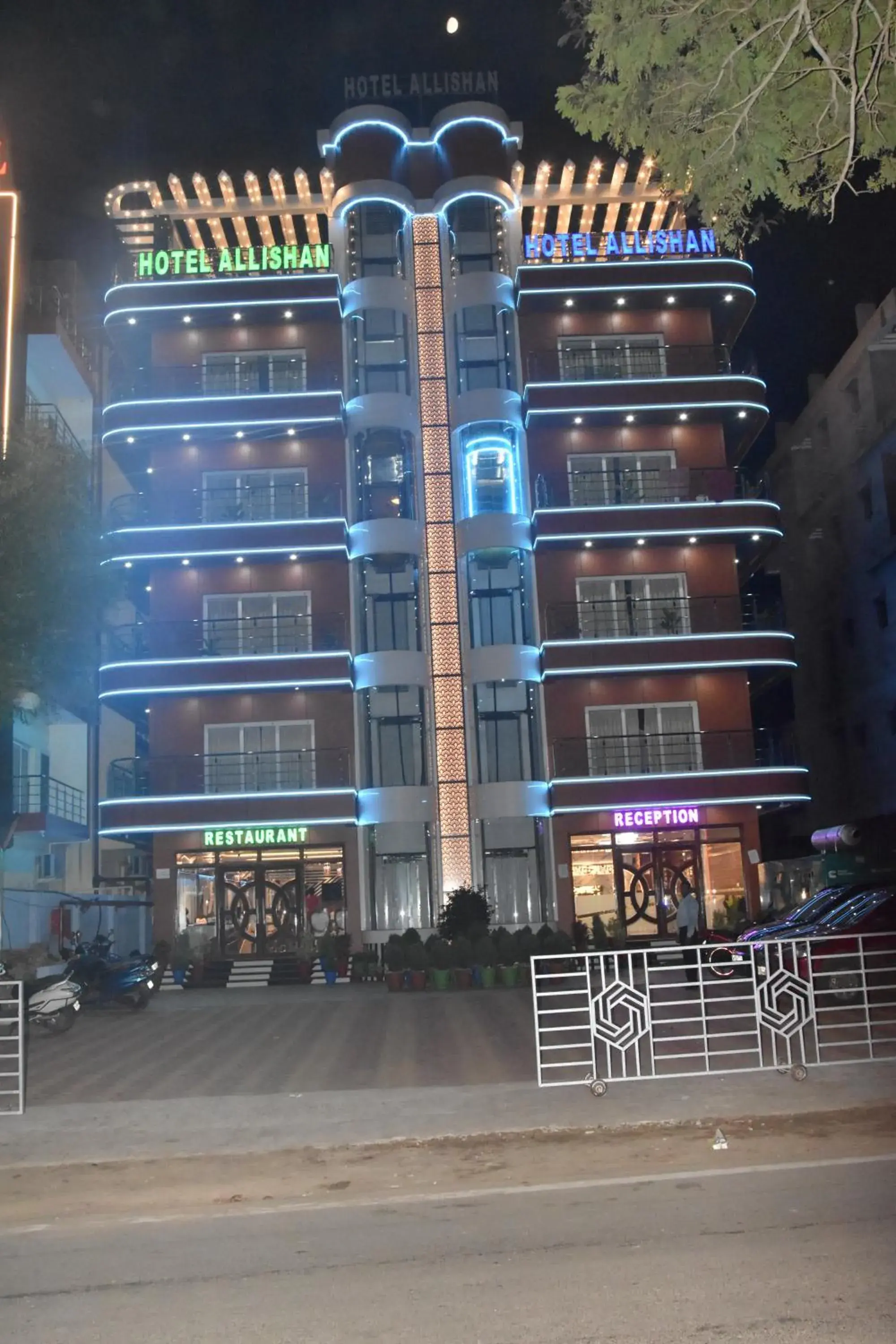 Property building in HOTEL ALLISHAN !! Couple Friendly Hotel Near Science City !! Property building in HOTEL ALLISHAN !! Couple Friendly Hotel Near Science City !!