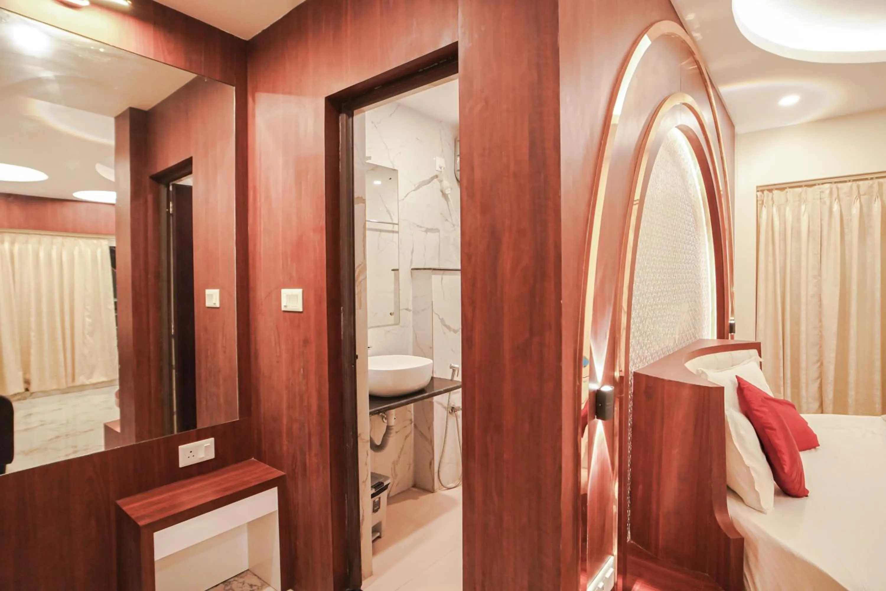 Shower in HOTEL ALLISHAN !! Couple Friendly Hotel Near Science City !!