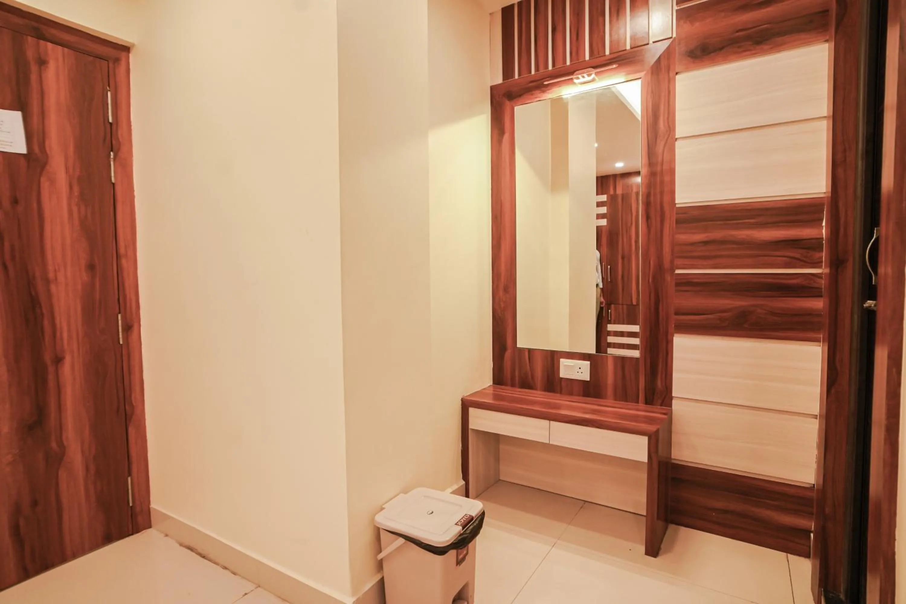 wardrobe in HOTEL ALLISHAN !! Couple Friendly Hotel Near Science City !!
