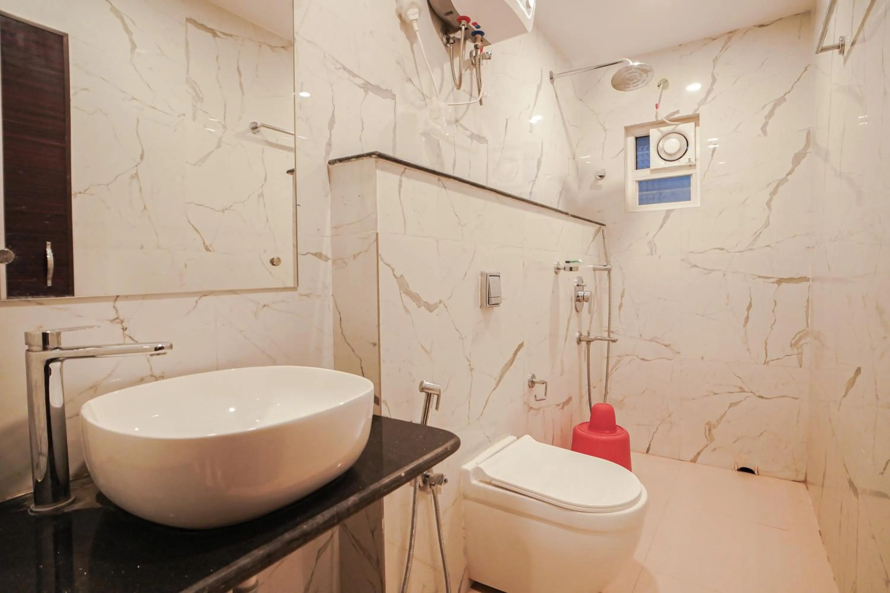 Shower in HOTEL ALLISHAN !! Couple Friendly Hotel Near Science City !!