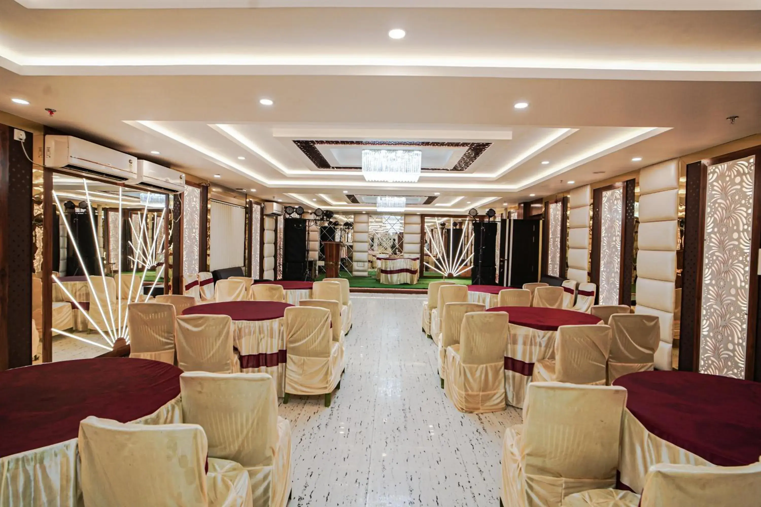 Restaurant/places to eat in HOTEL ALLISHAN !! Couple Friendly Hotel Near Science City !! Restaurant/places to eat in HOTEL ALLISHAN !! Couple Friendly Hotel Near Science City !!