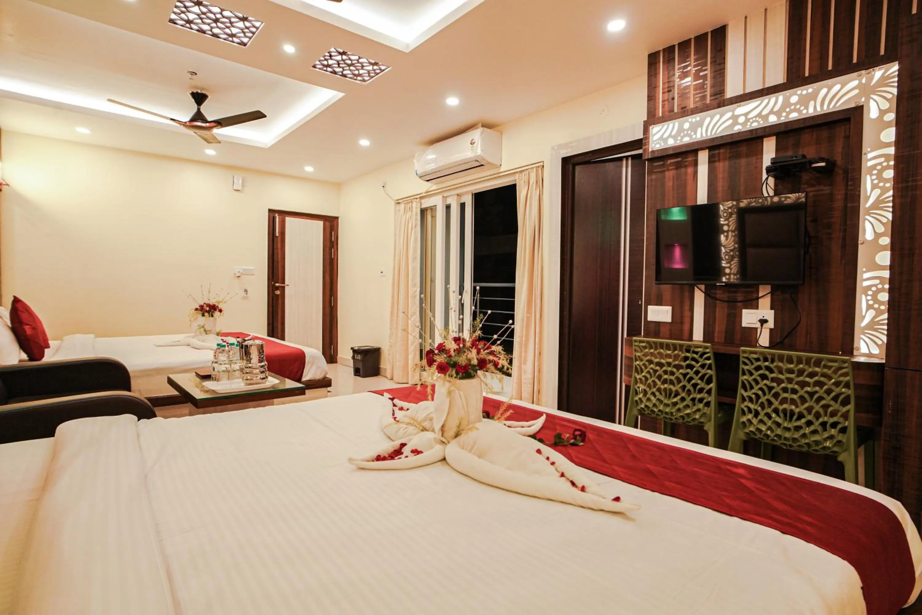 Bed in HOTEL ALLISHAN !! Couple Friendly Hotel Near Science City !!