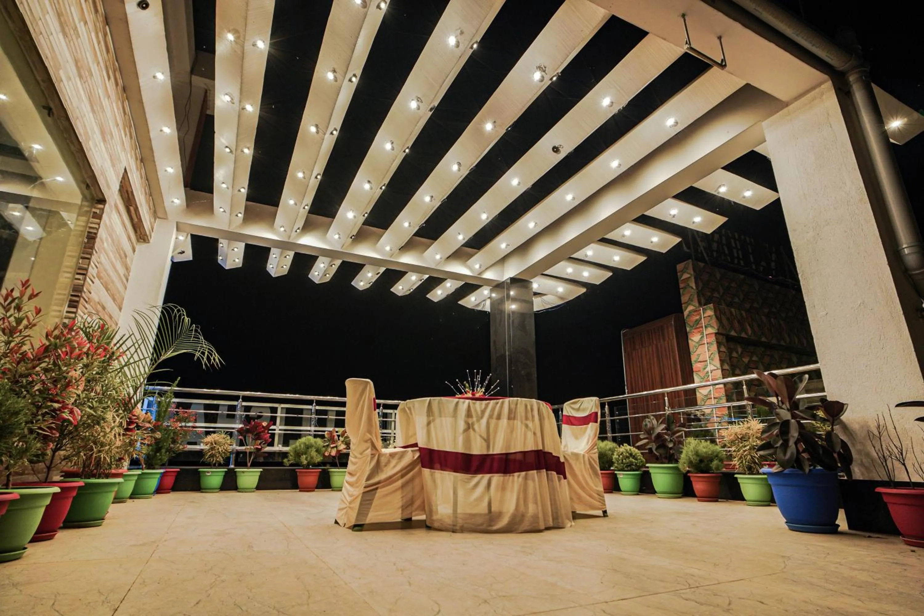 Night in HOTEL ALLISHAN !! Couple Friendly Hotel Near Science City !!