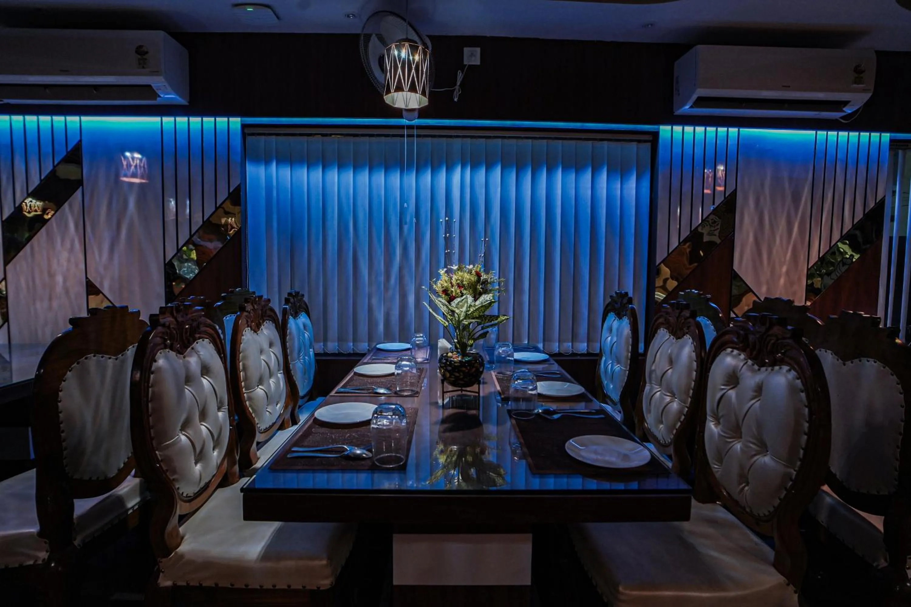 Living room in HOTEL ALLISHAN !! Couple Friendly Hotel Near Science City !!