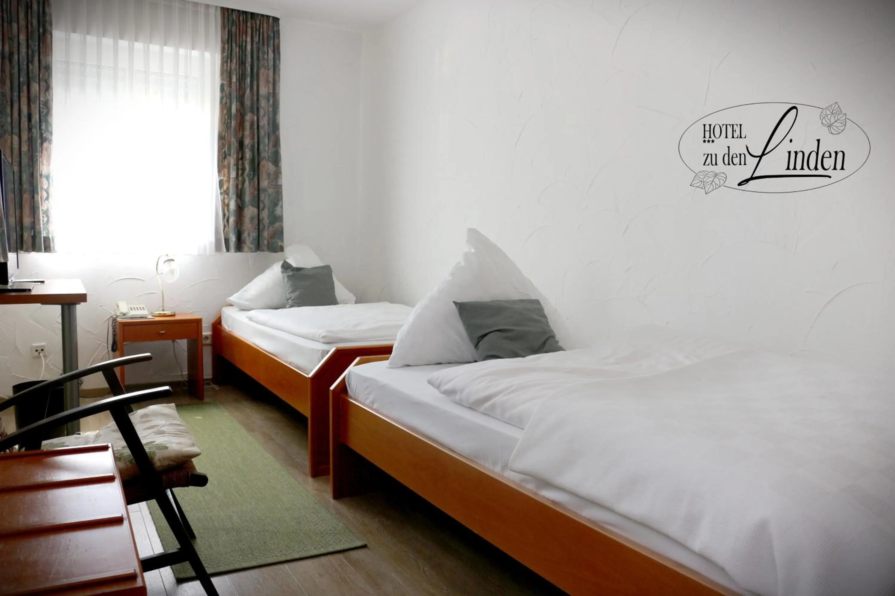 Bed in Hotel zu den Linden