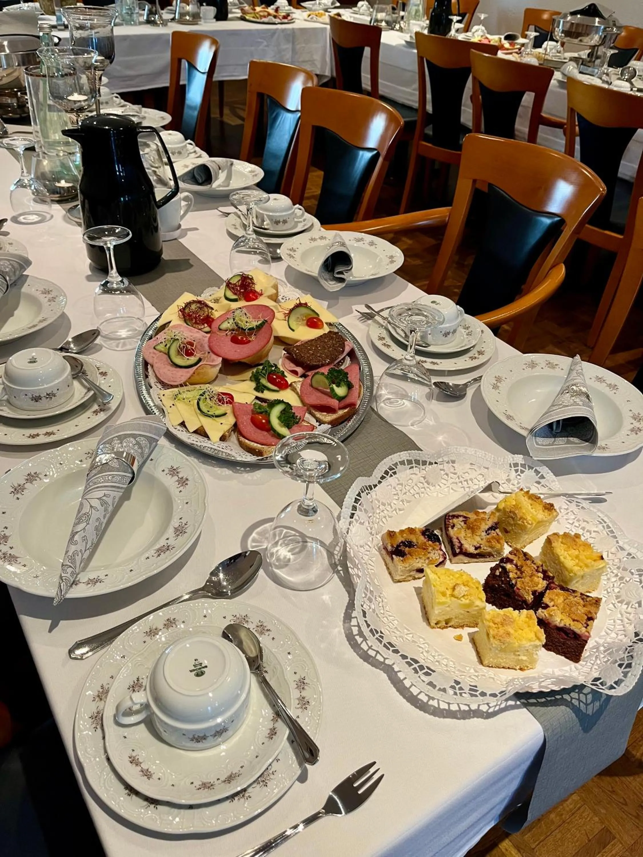 Restaurant/places to eat in Hotel zu den Linden