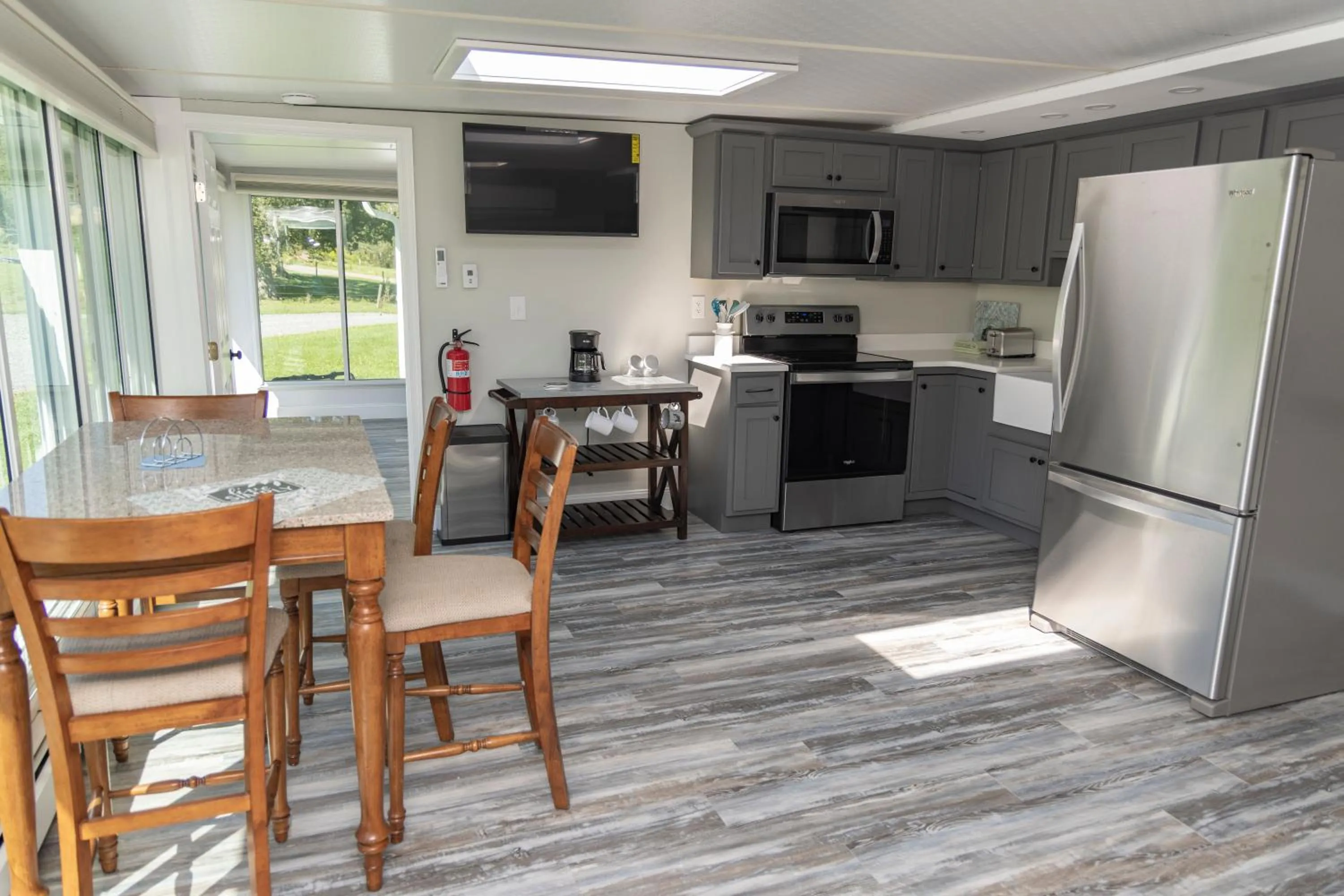 Kitchen or kitchenette in Stony Fork Inn