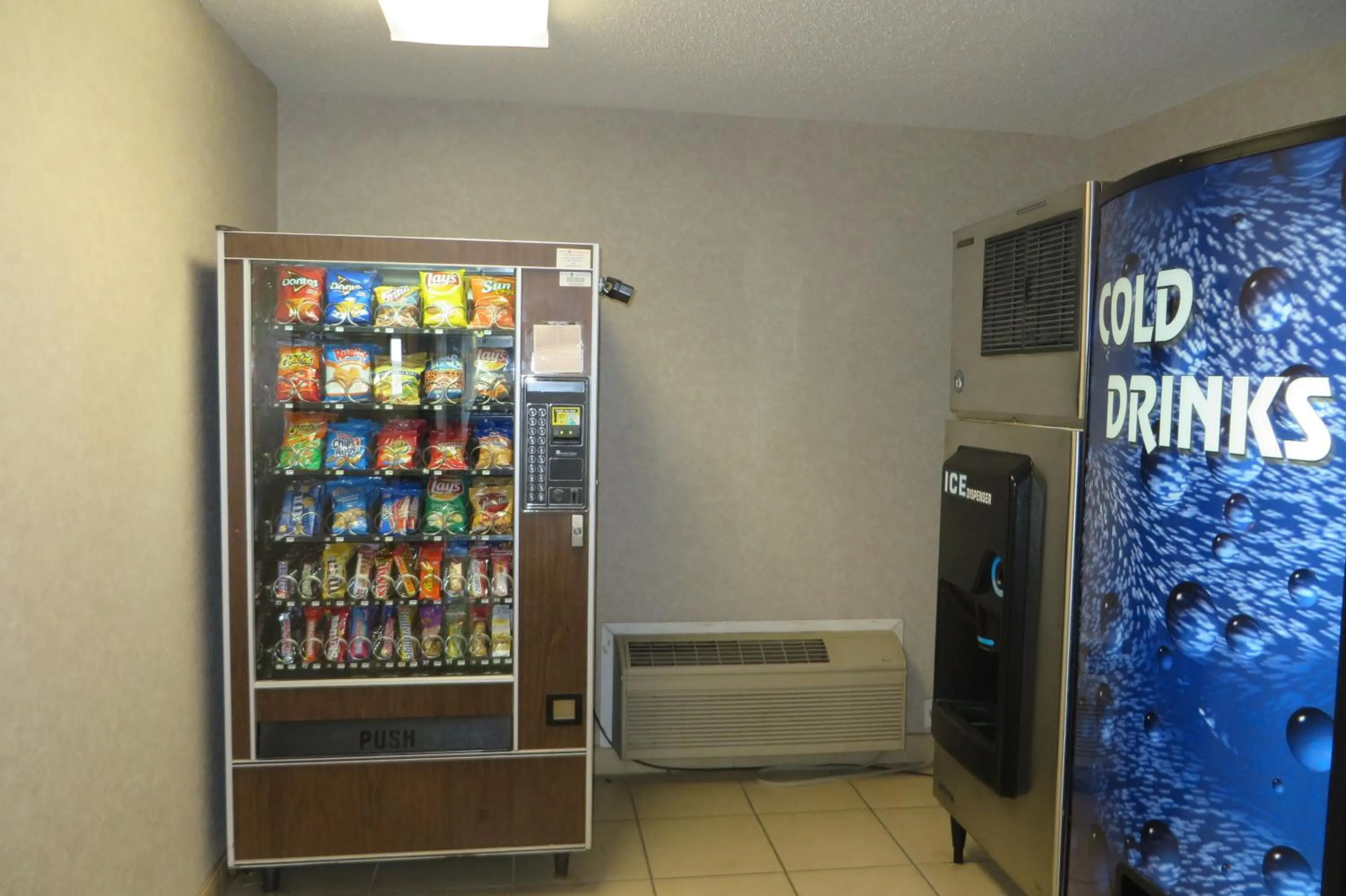 Food and drinks in Baymont by Wyndham Boone