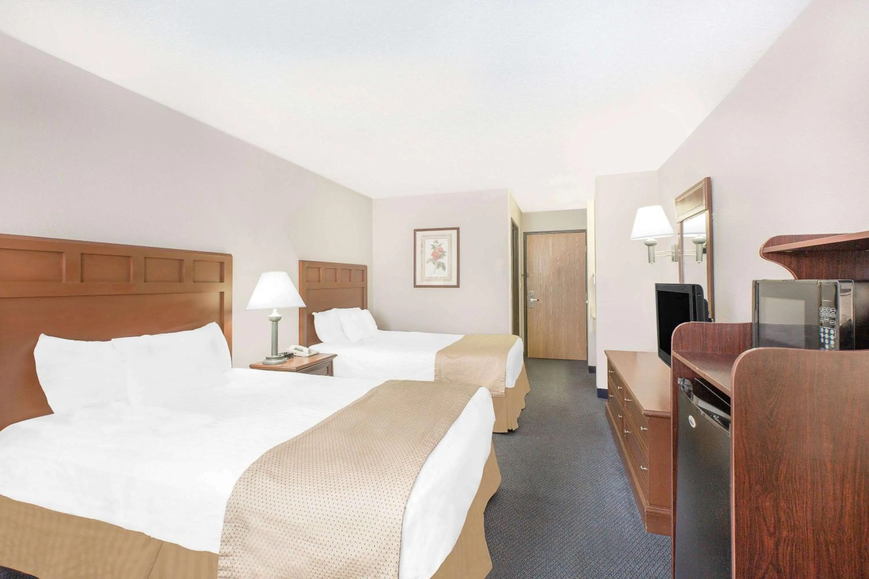 Photo of the whole room, Bed in Baymont by Wyndham Boone