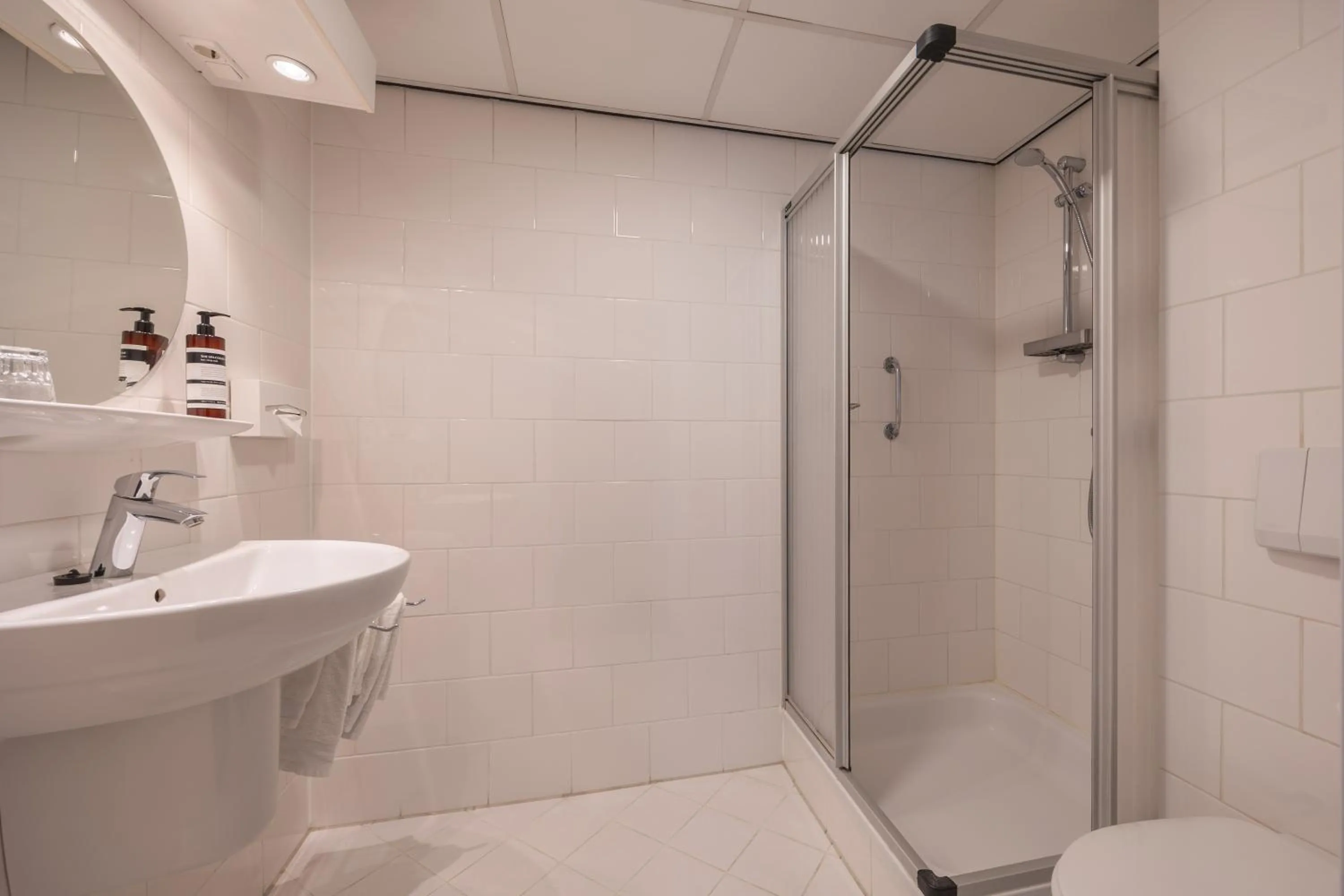 Bathroom in Amrâth Hotel Media Park Hilversum