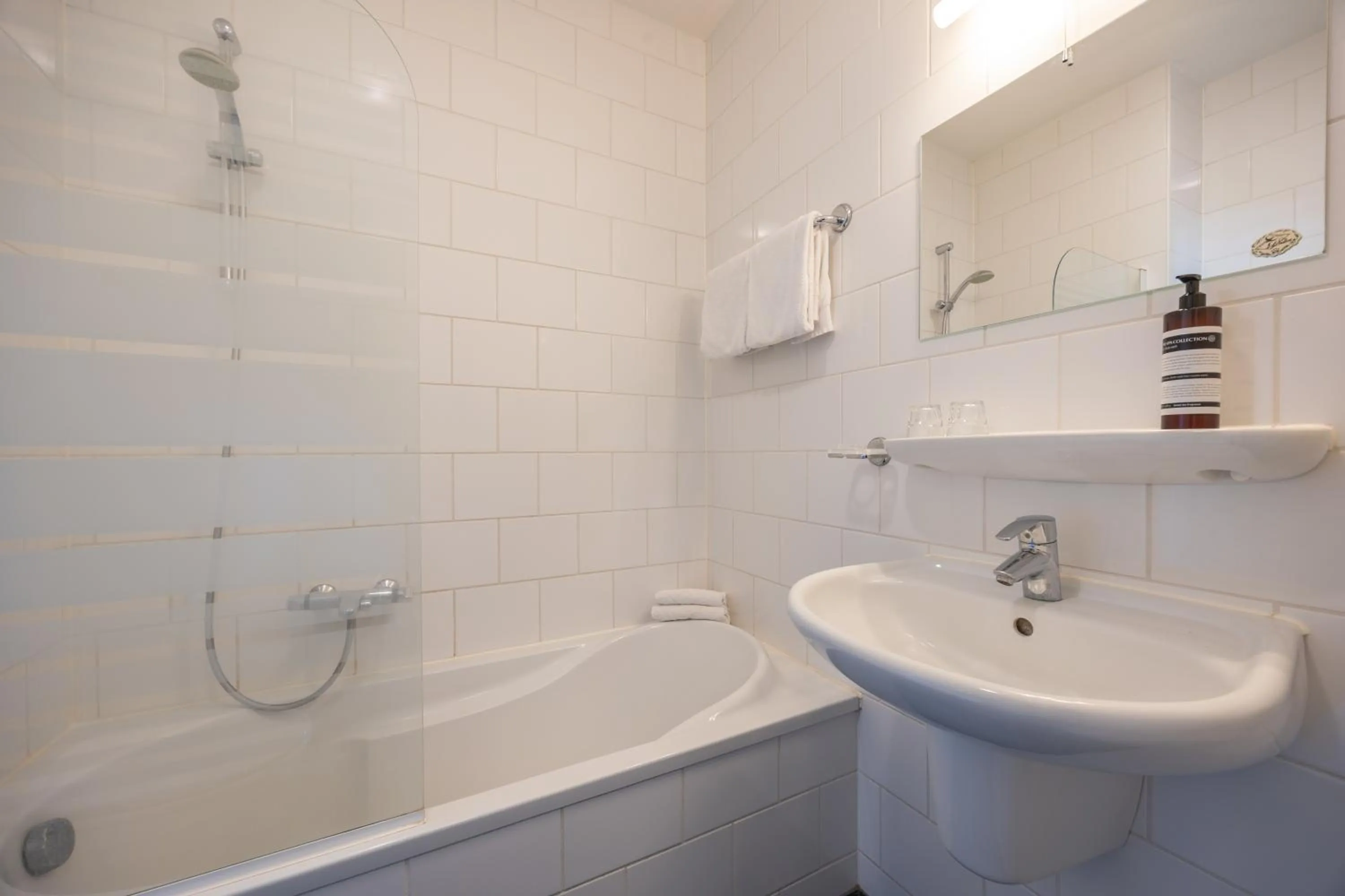 Bathroom in Amrâth Hotel Media Park Hilversum