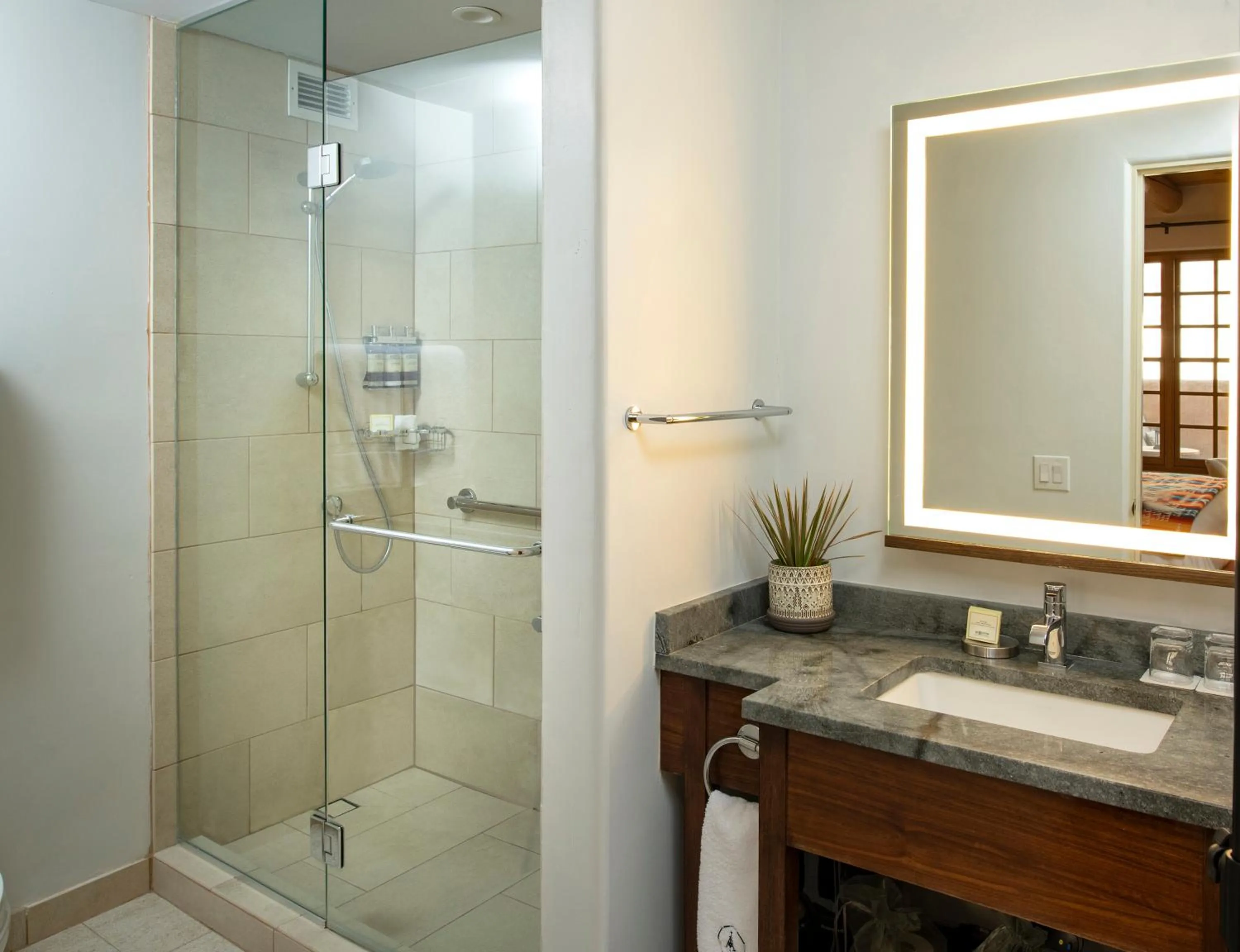 Bathroom in Rosewood Inn of the Anasazi