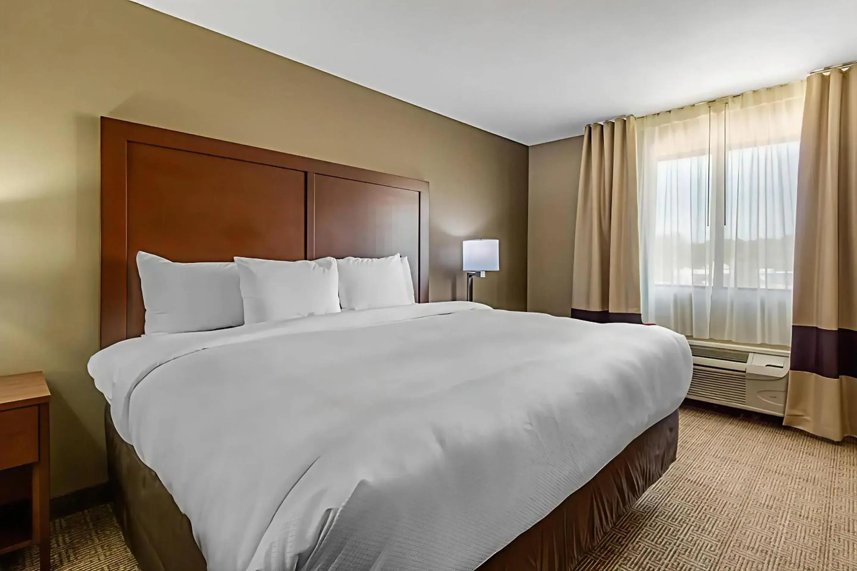 Bedroom, Bed in Comfort Inn & Suites McComb Bedroom, Bed in Comfort Inn & Suites McComb