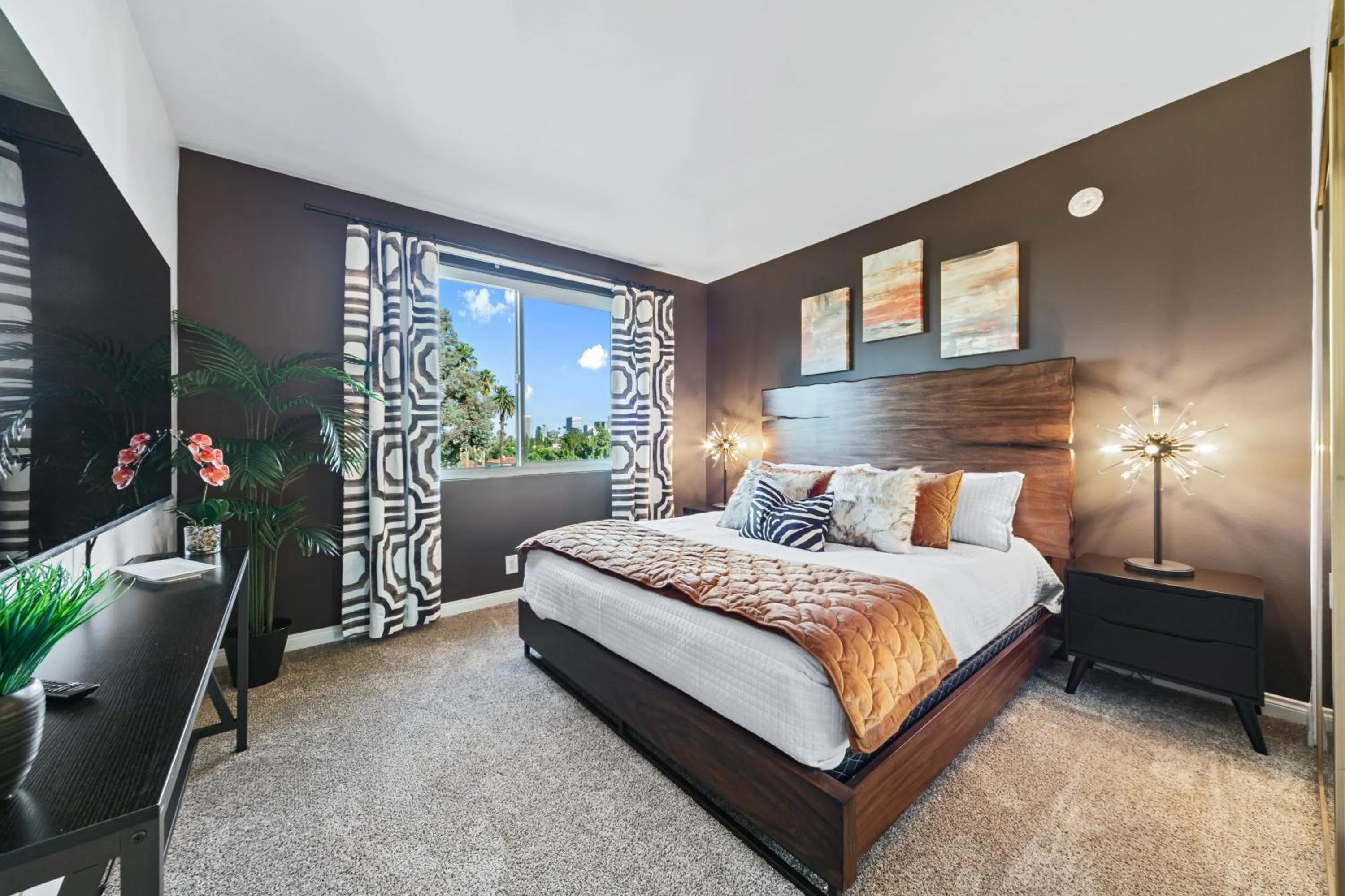 Beverly Hills 2 bed 2 bath Penthouse with Den and Parking 414