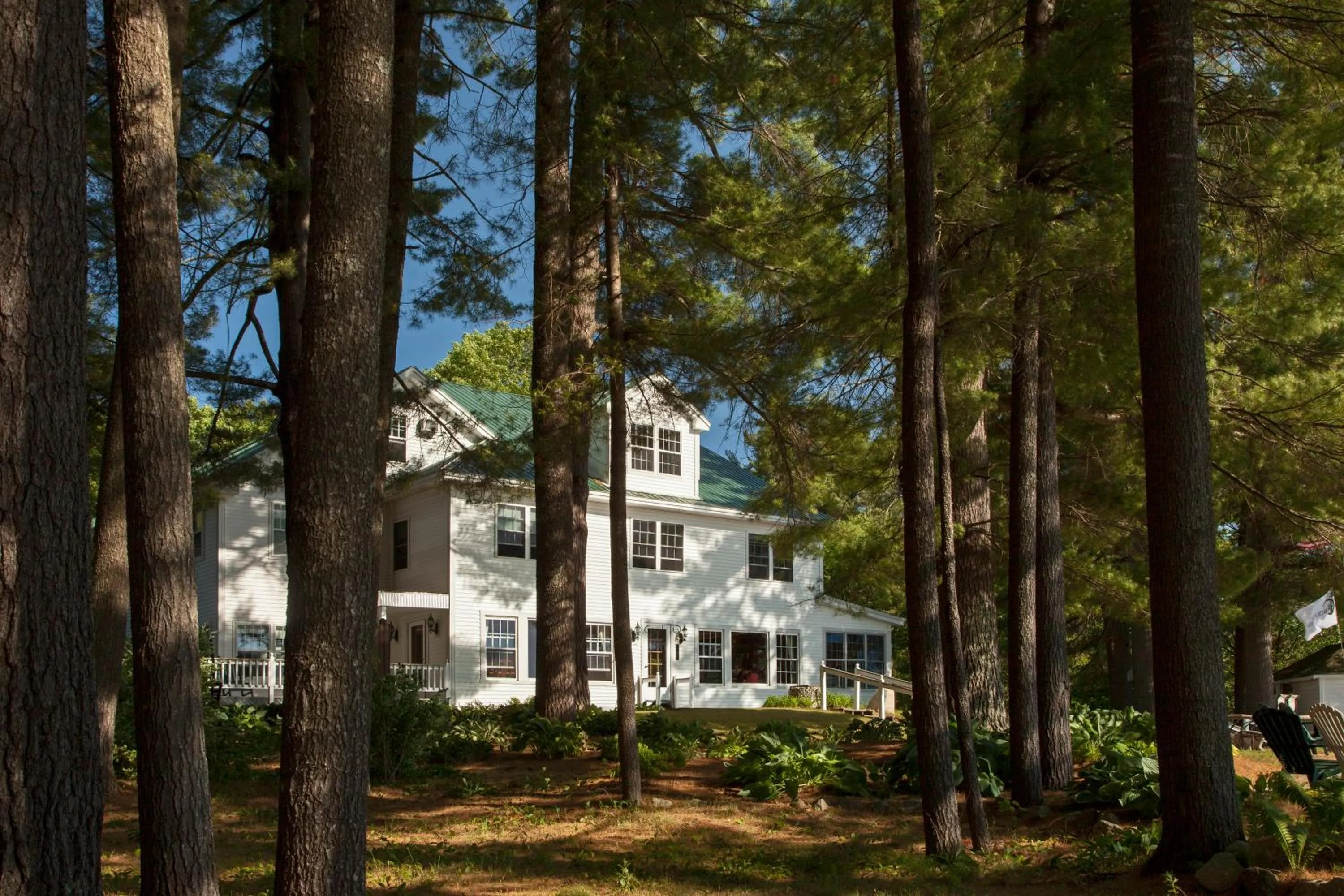Facade/entrance in Wolf Cove Inn